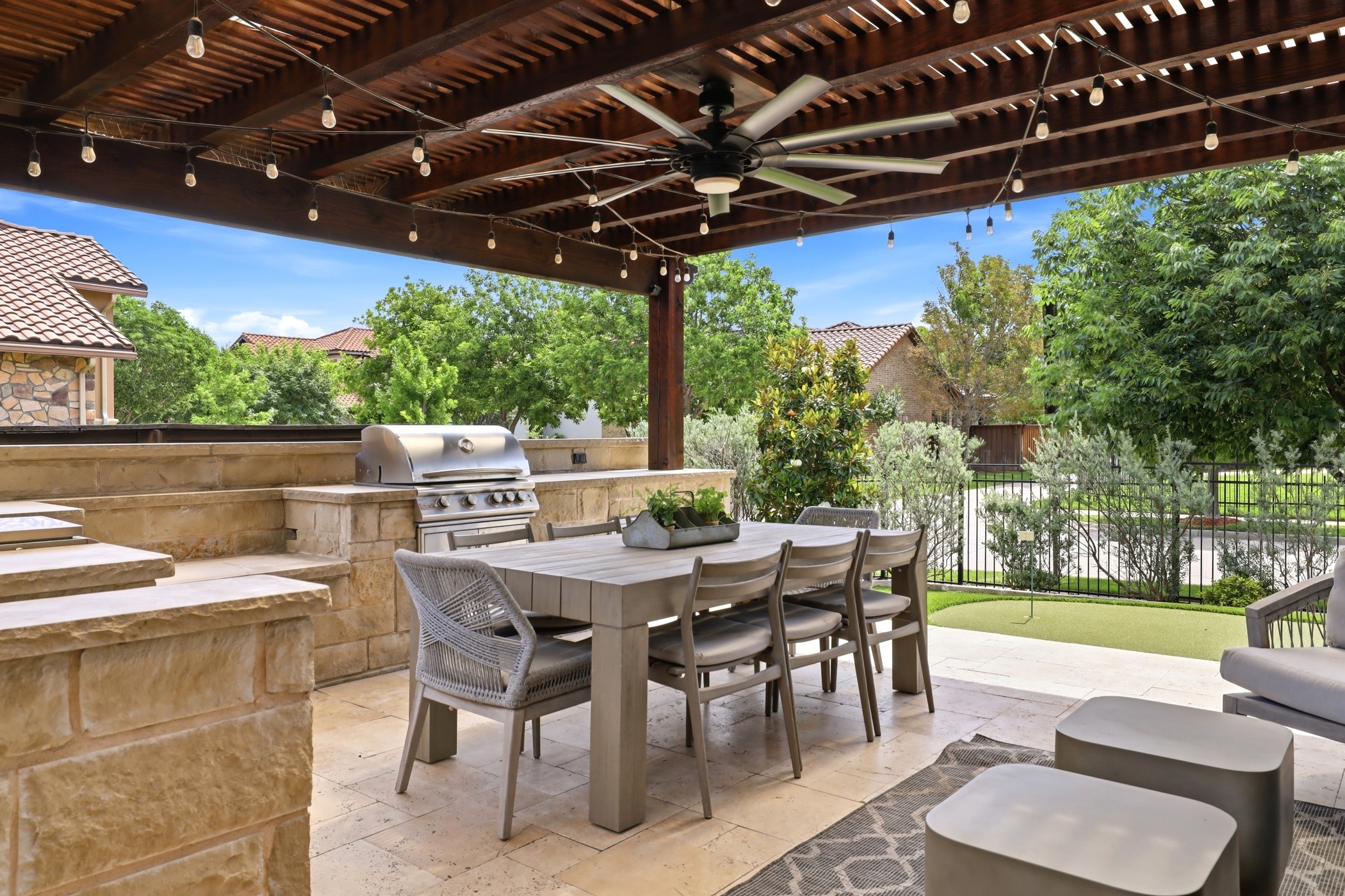 1616 Camino Lago