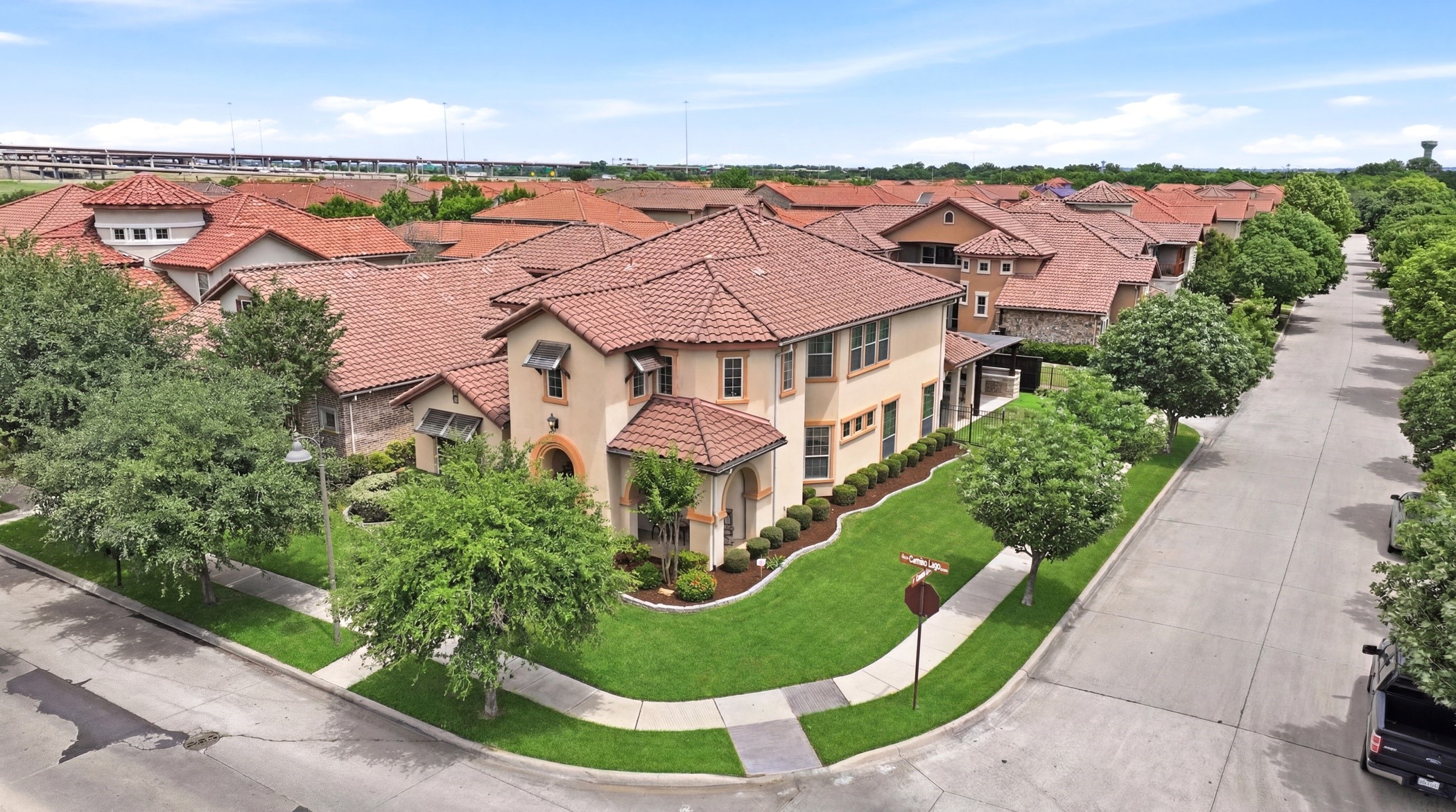 1616 Camino Lago