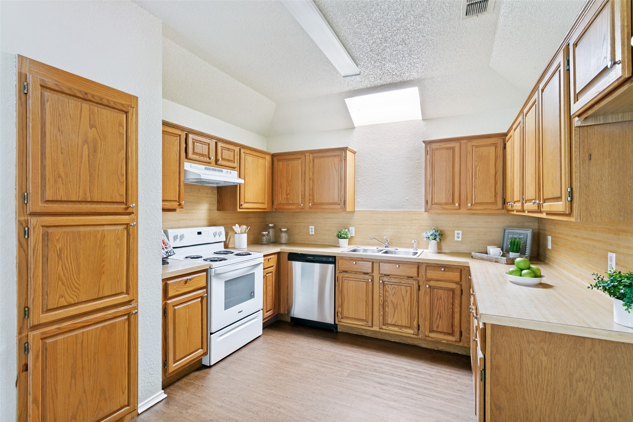 2095 Bronco Lane
