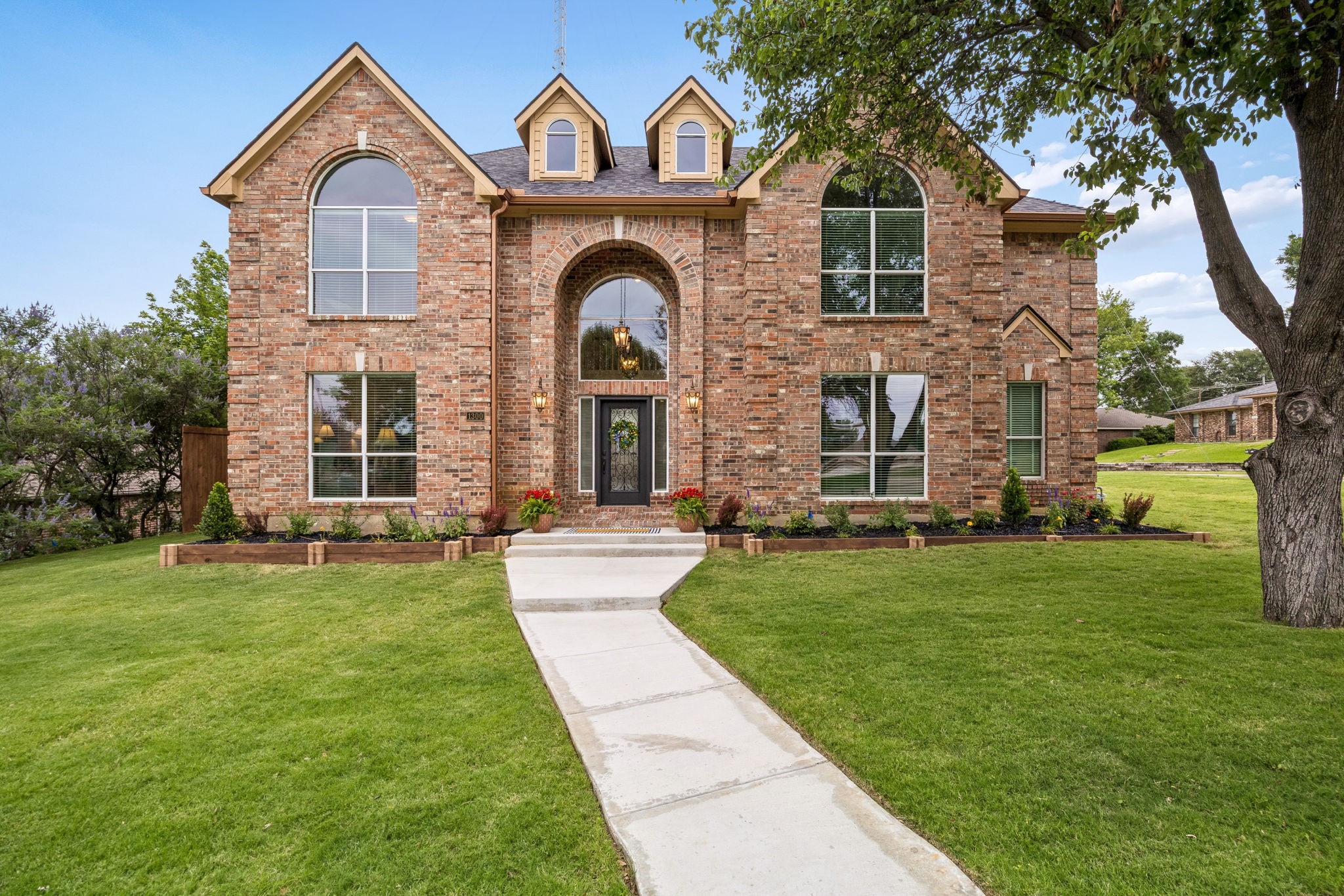 1300 Edgewood Court