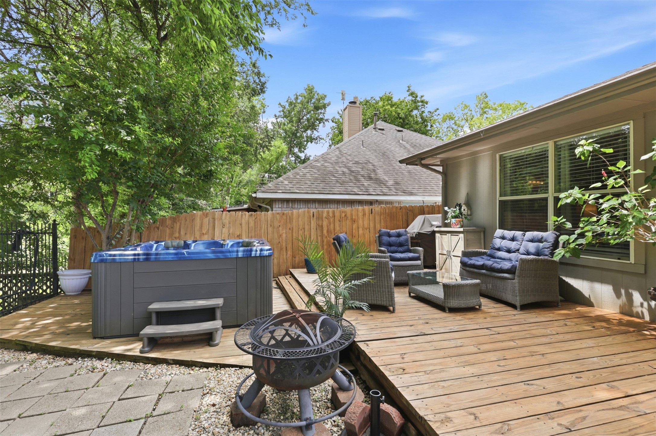 3209 Kingsbury Drive