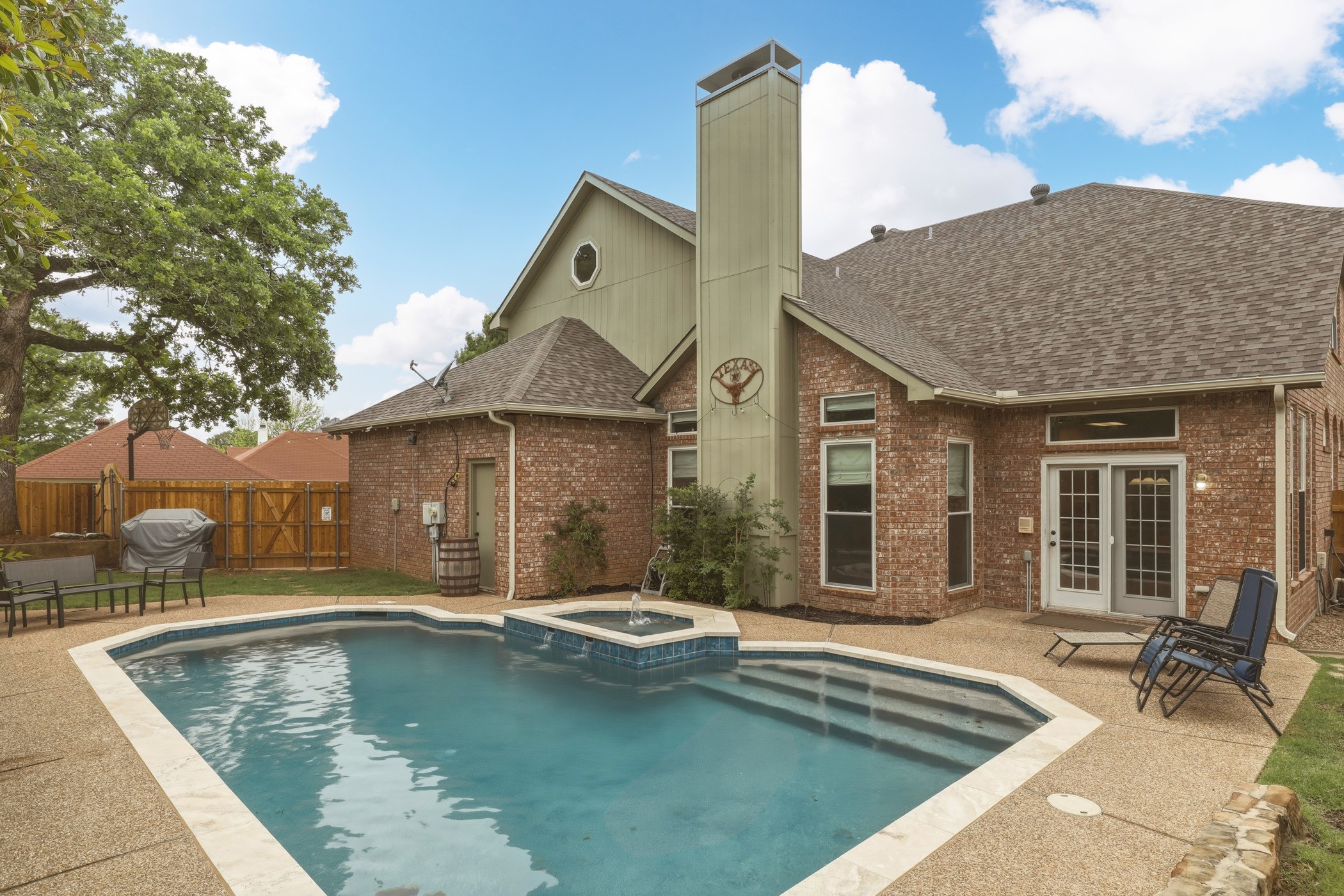 7612 Oak Knoll Drive