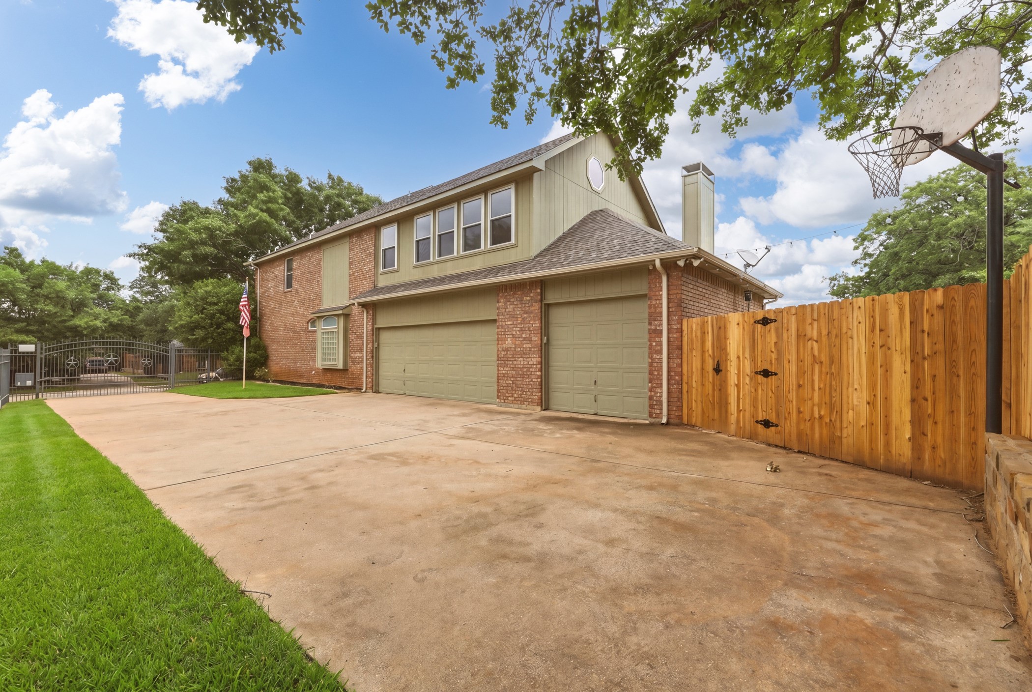 7612 Oak Knoll Drive