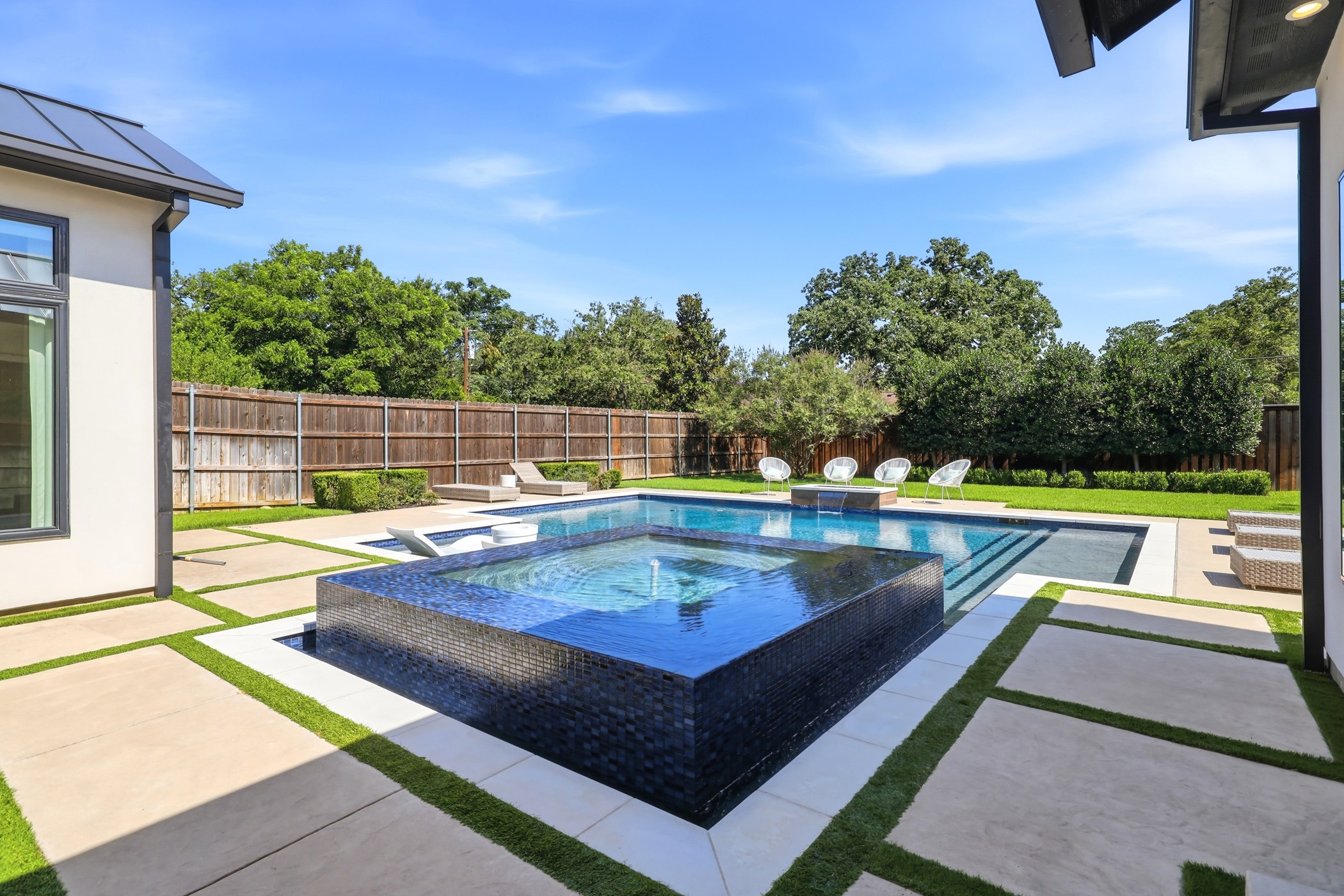 702 Colleyville Terrace