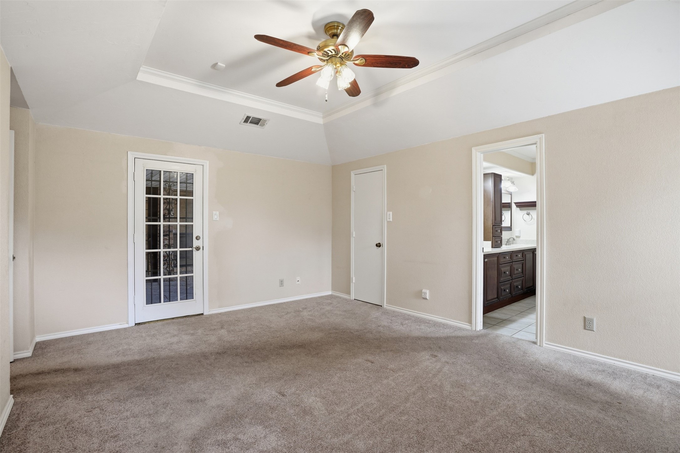 834 Meadowglen Circle