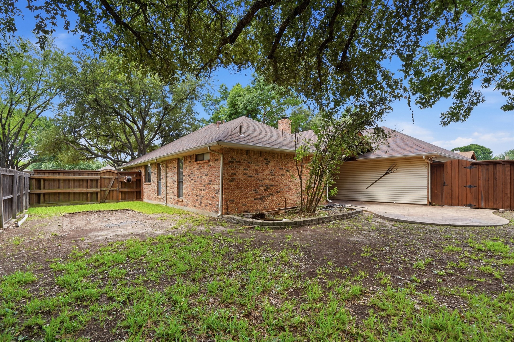 834 Meadowglen Circle