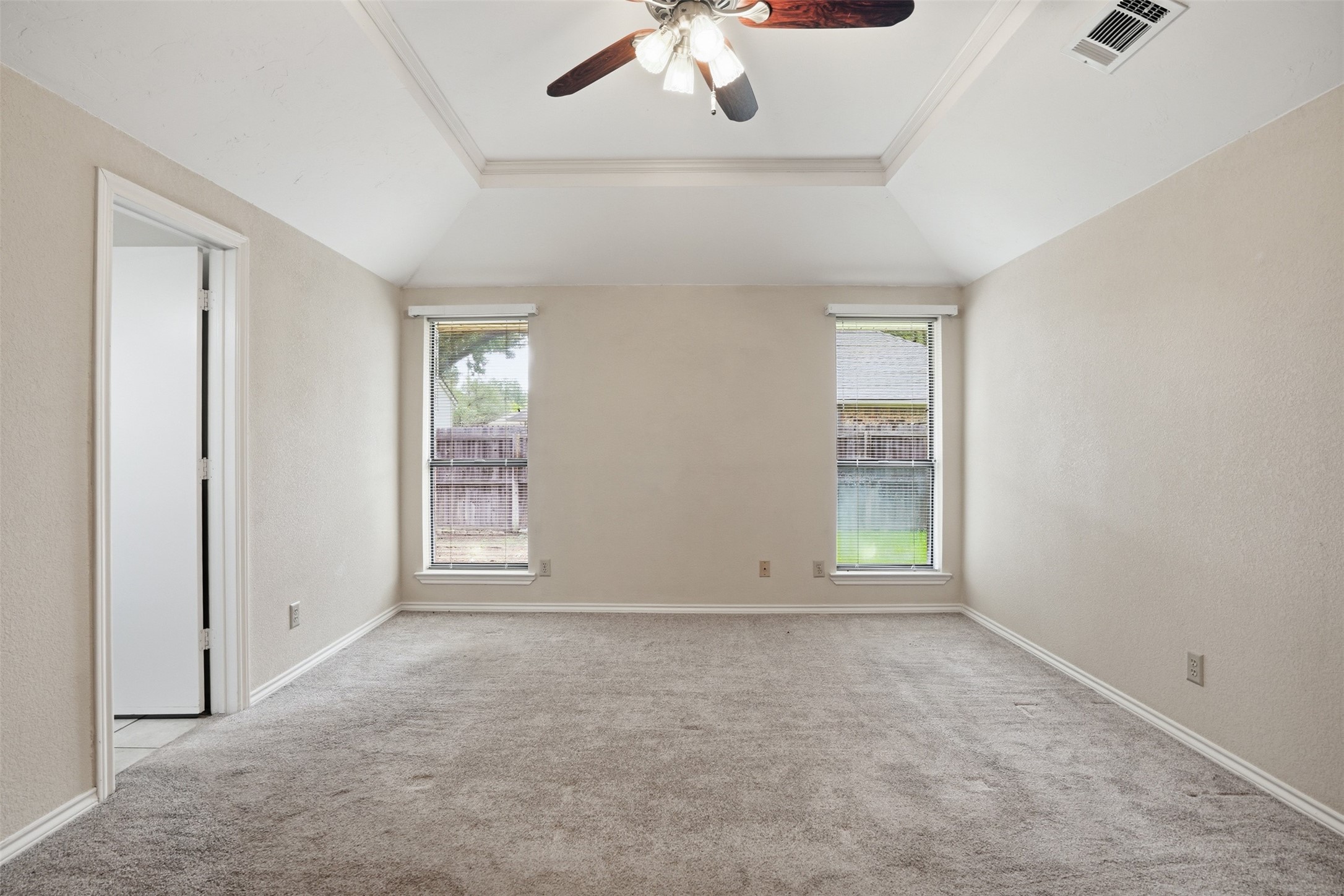 834 Meadowglen Circle