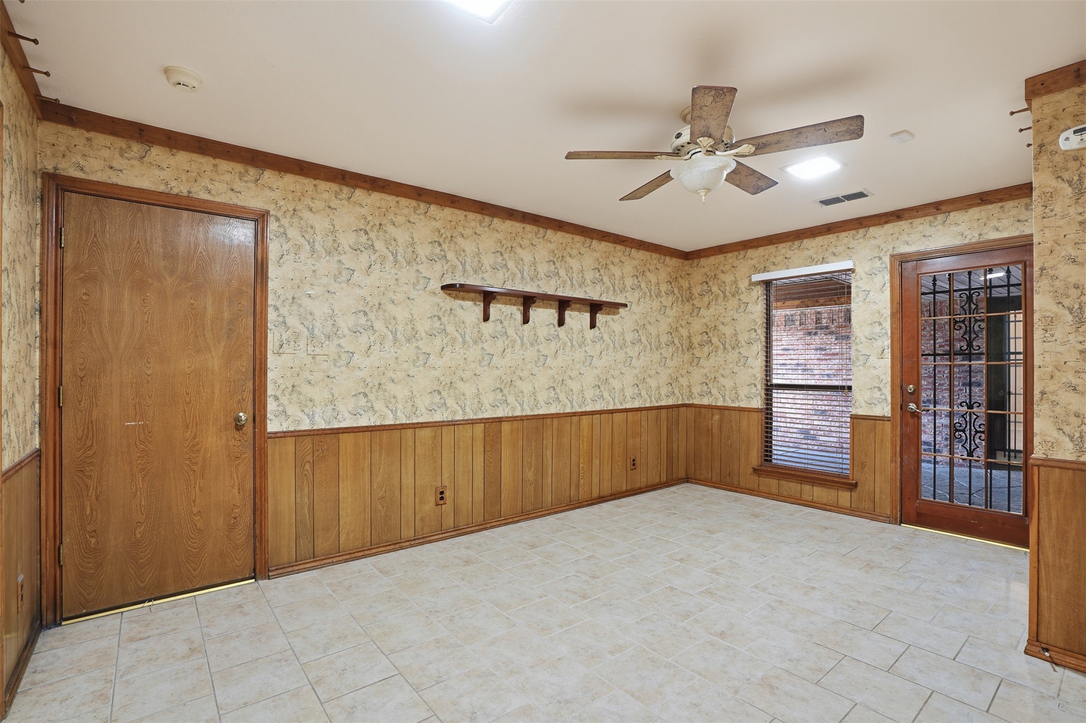 834 Meadowglen Circle