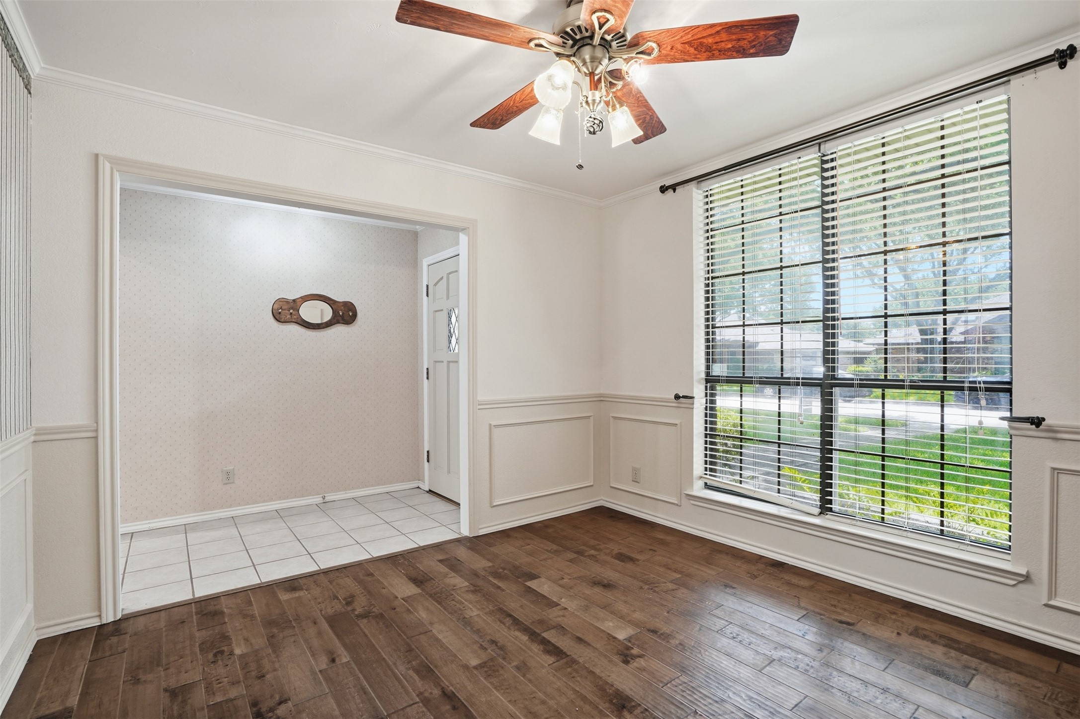 834 Meadowglen Circle