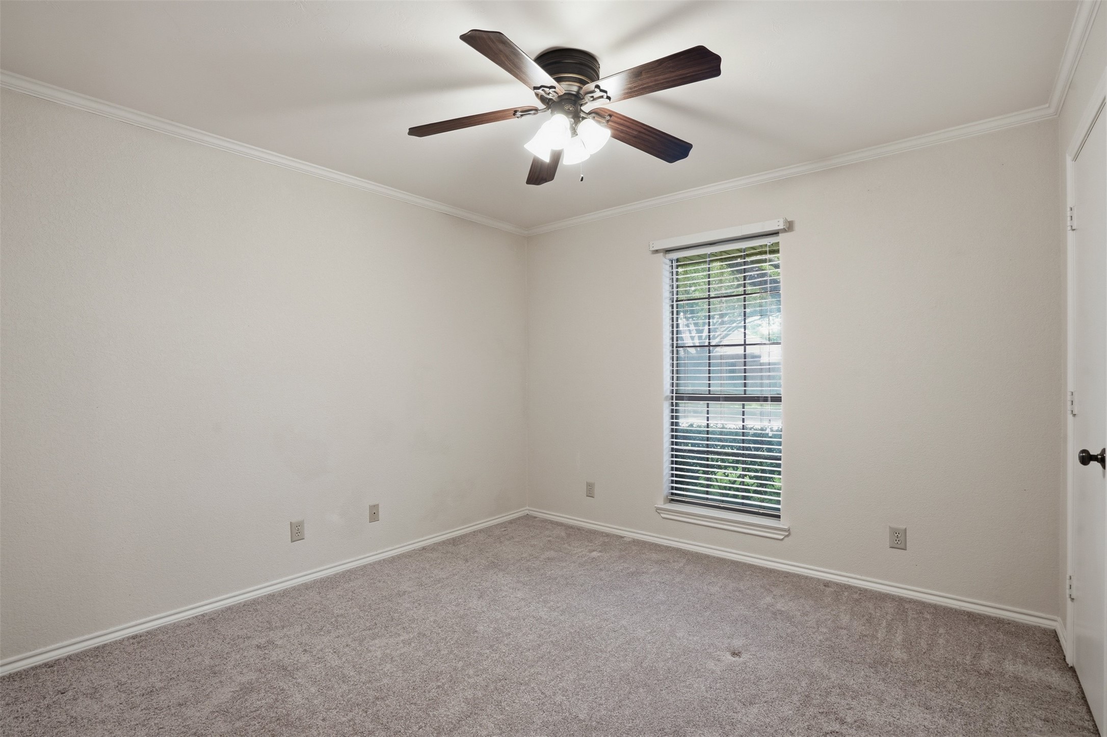 834 Meadowglen Circle