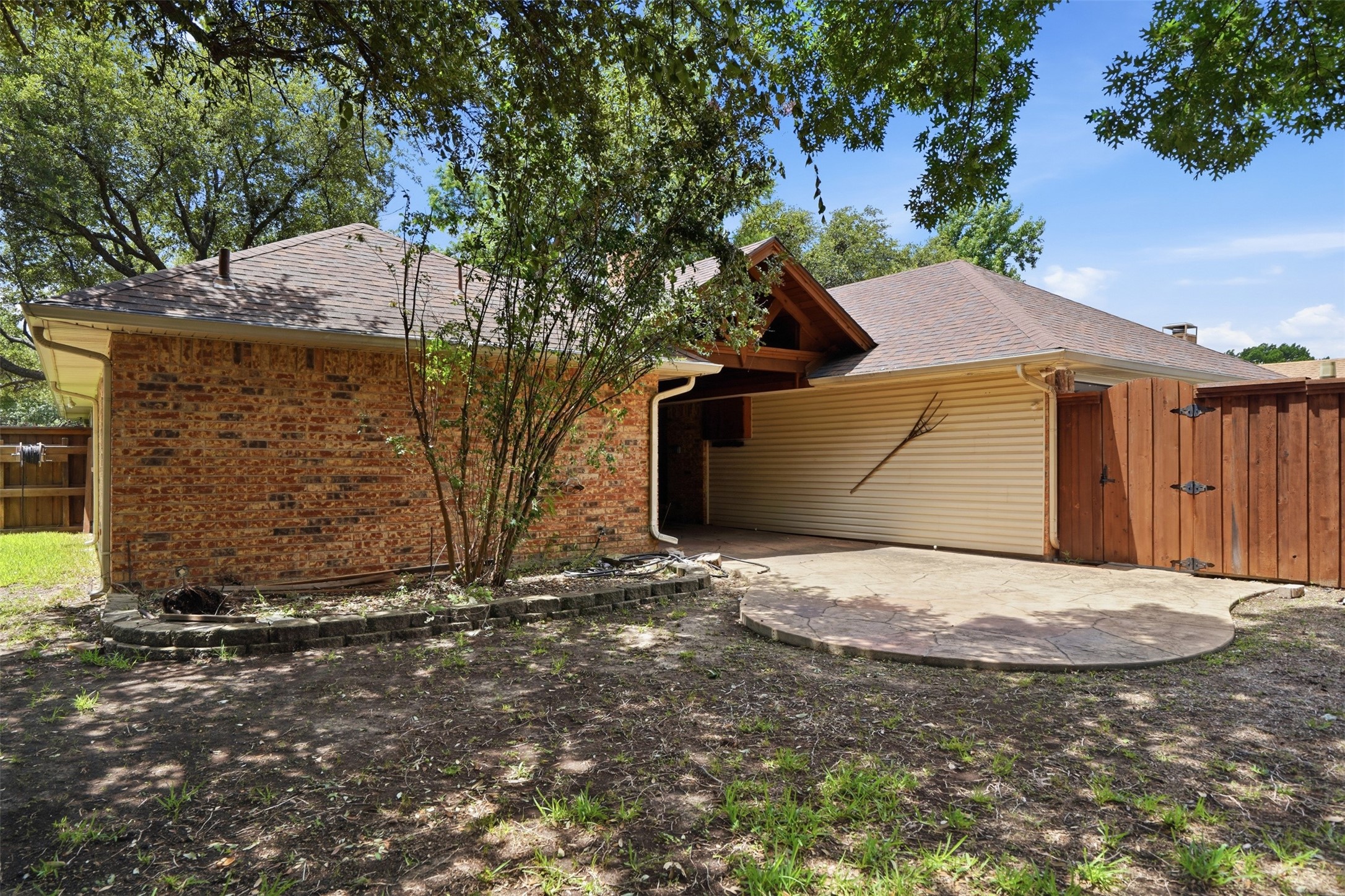 834 Meadowglen Circle