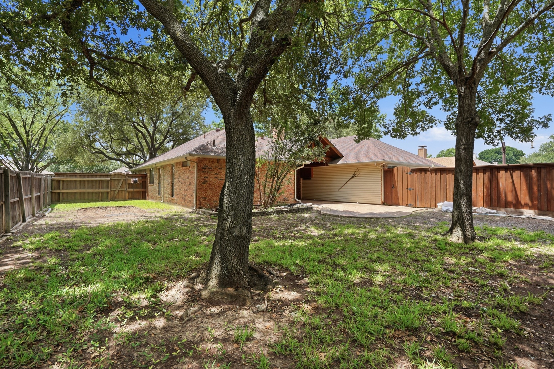 834 Meadowglen Circle