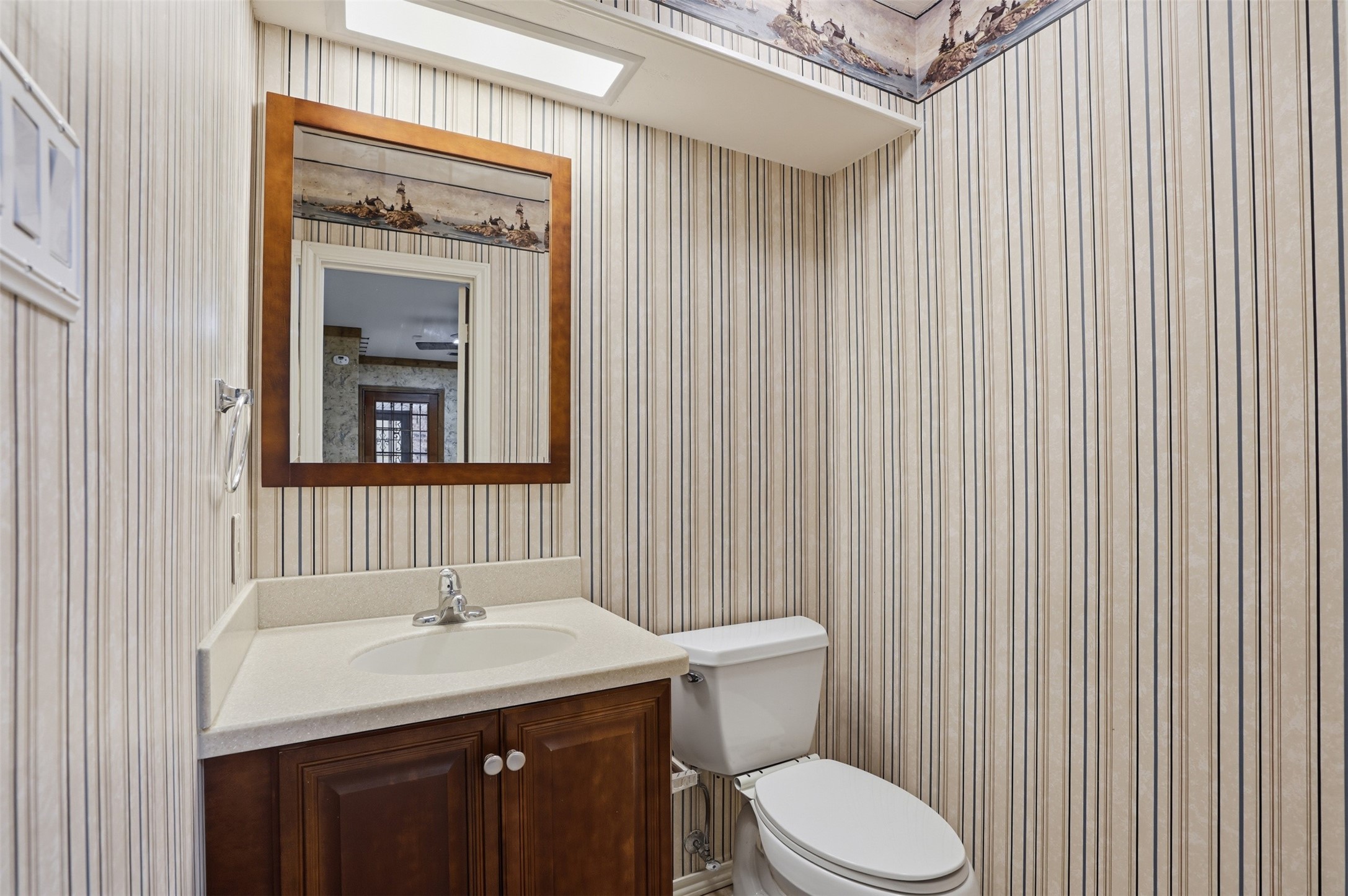 834 Meadowglen Circle