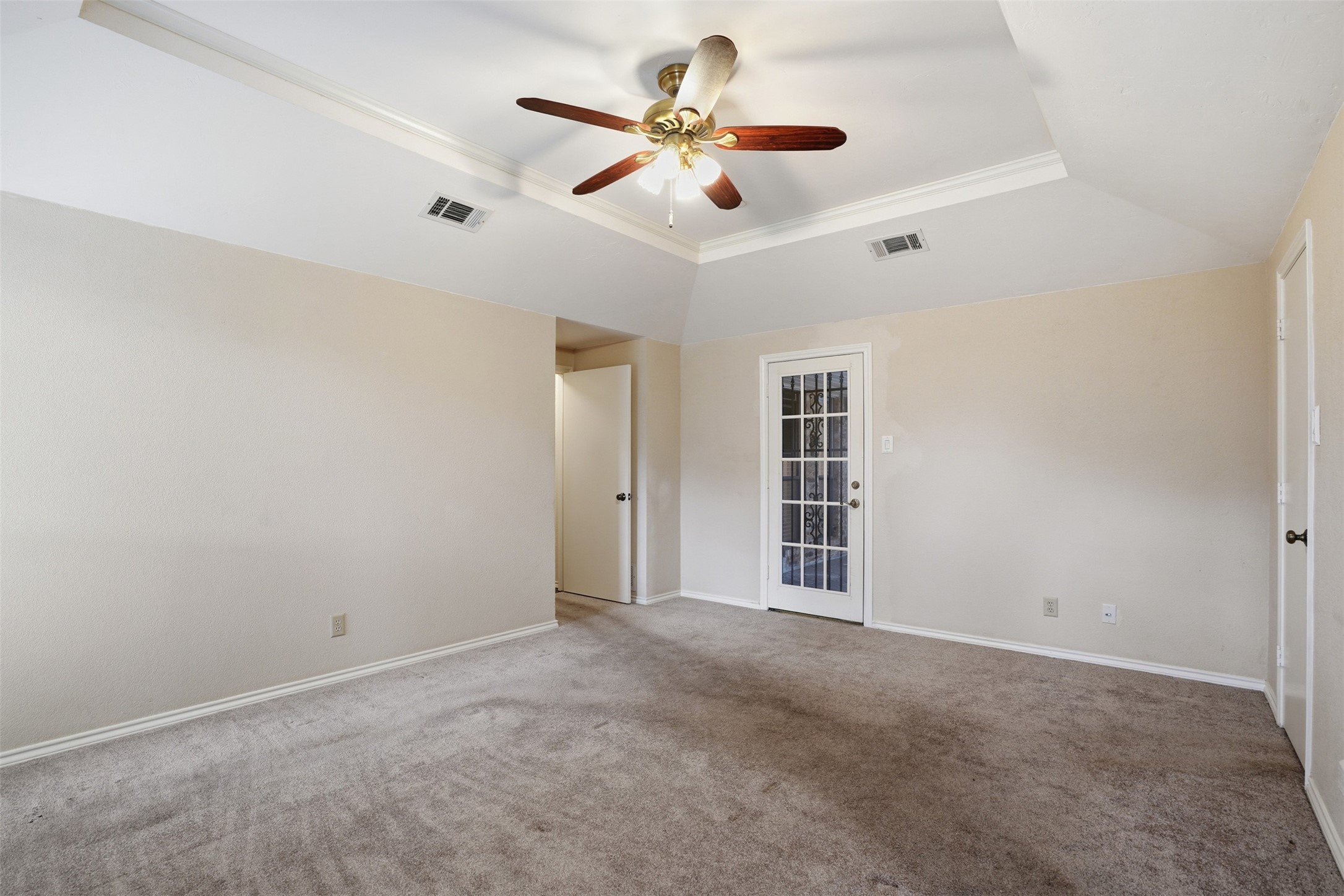 834 Meadowglen Circle