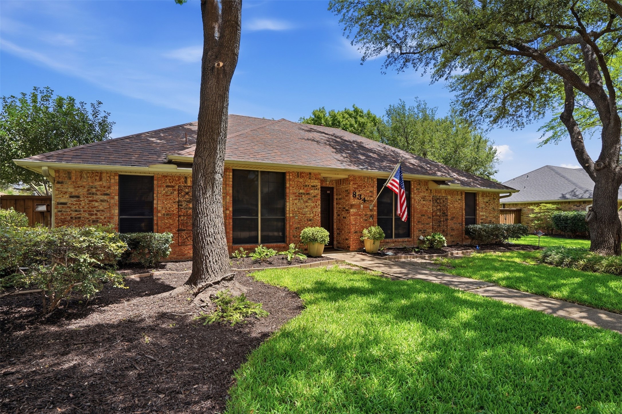 834 Meadowglen Circle