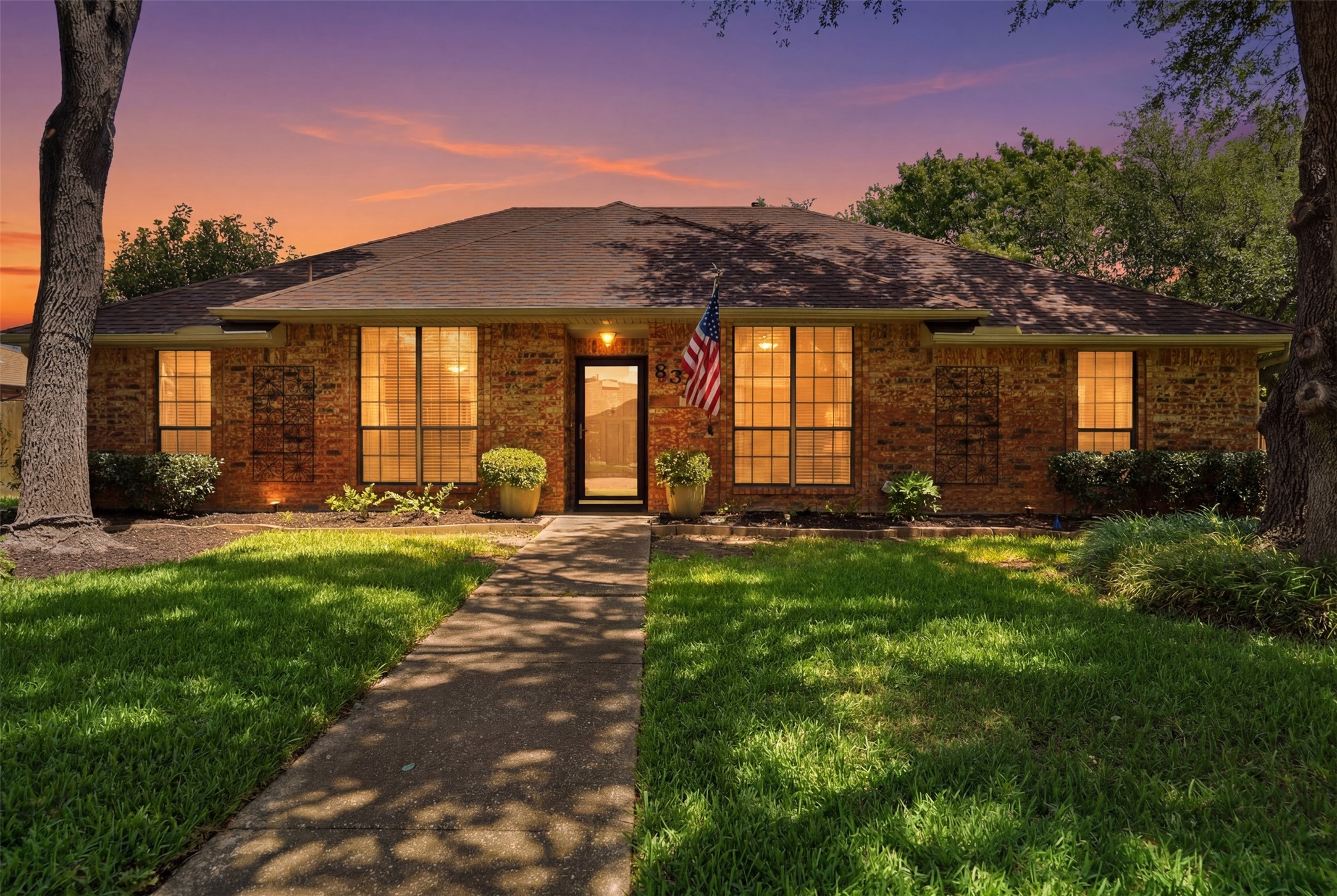 834 Meadowglen Circle