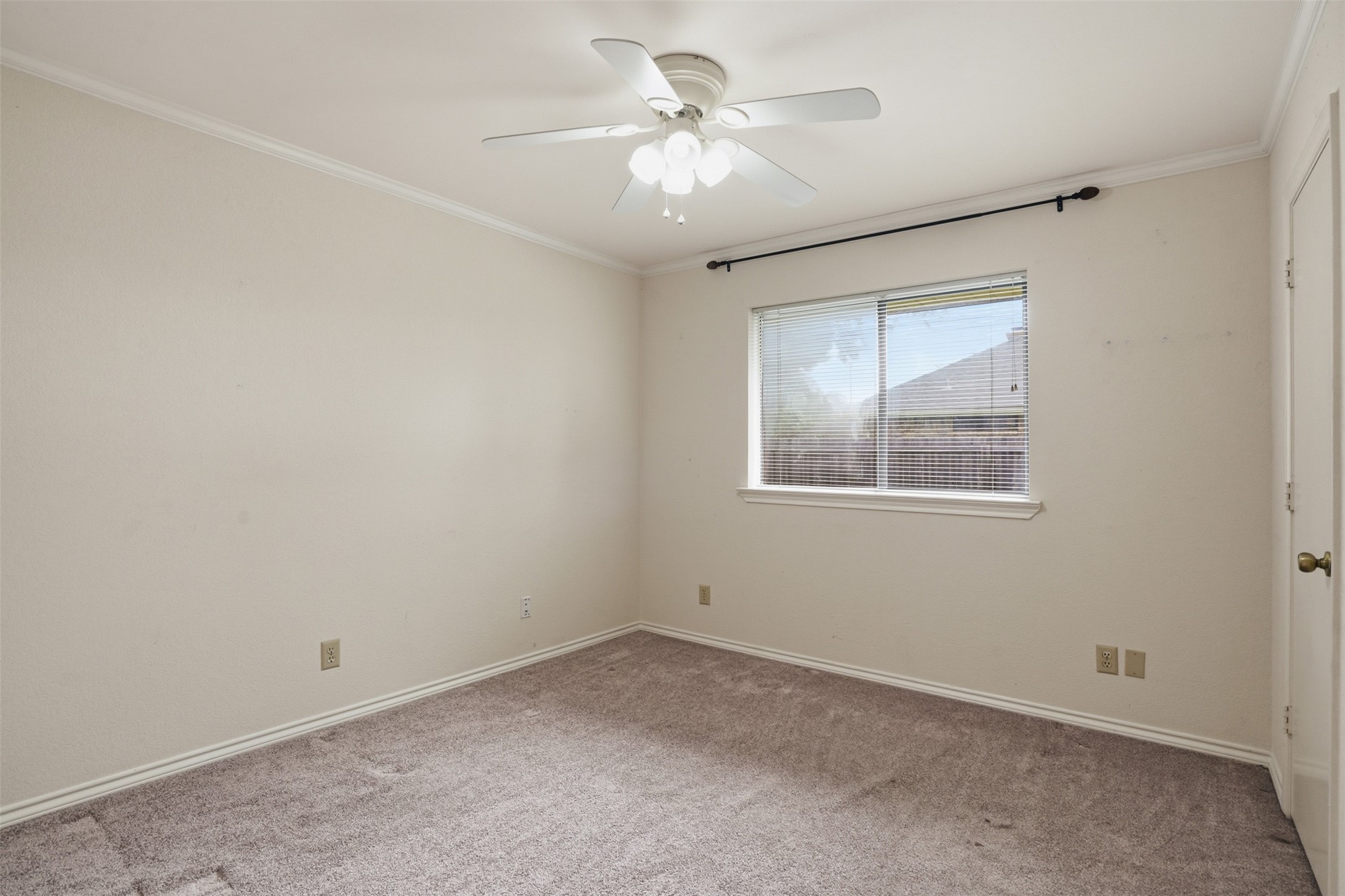 834 Meadowglen Circle