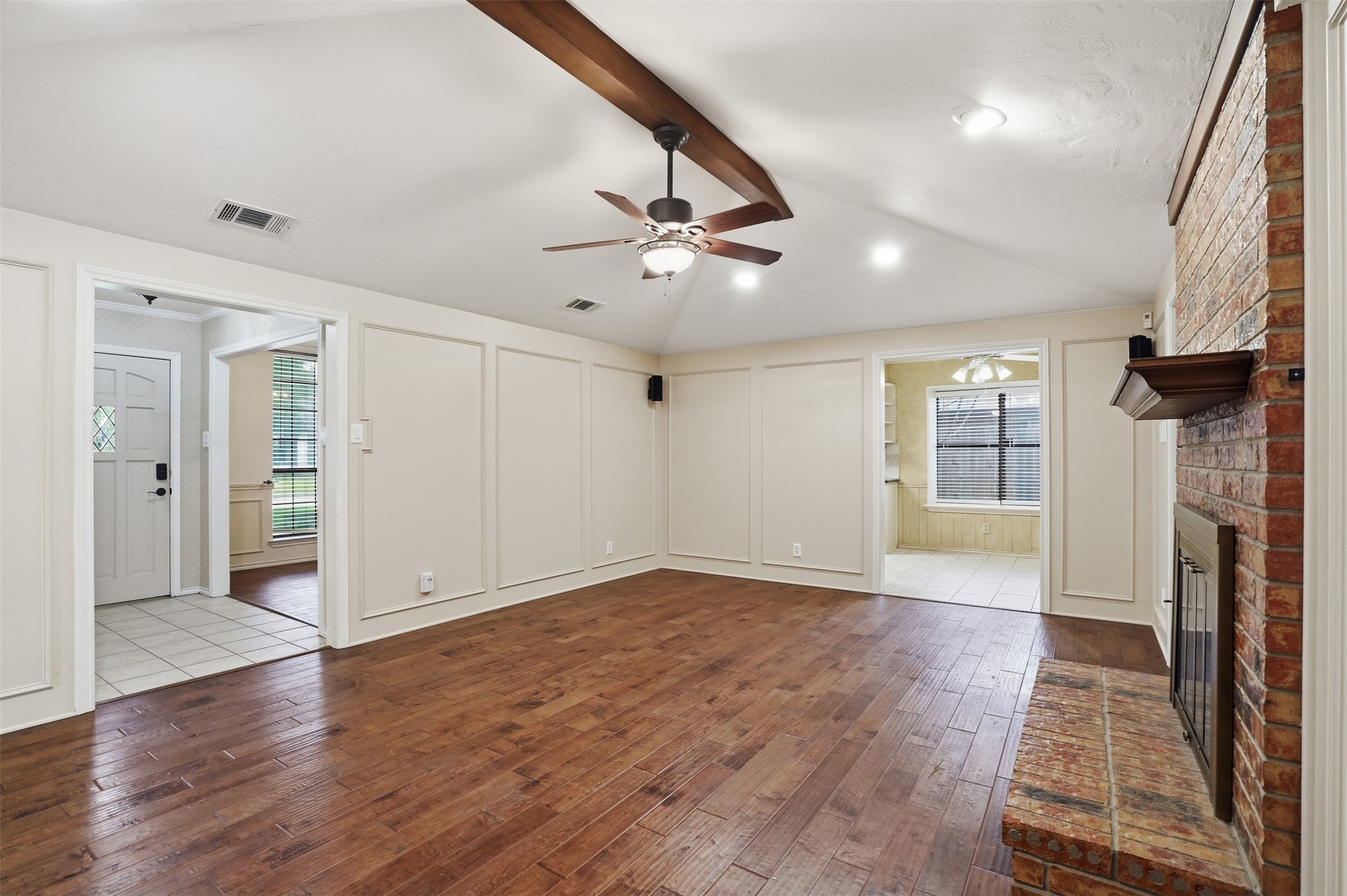 834 Meadowglen Circle