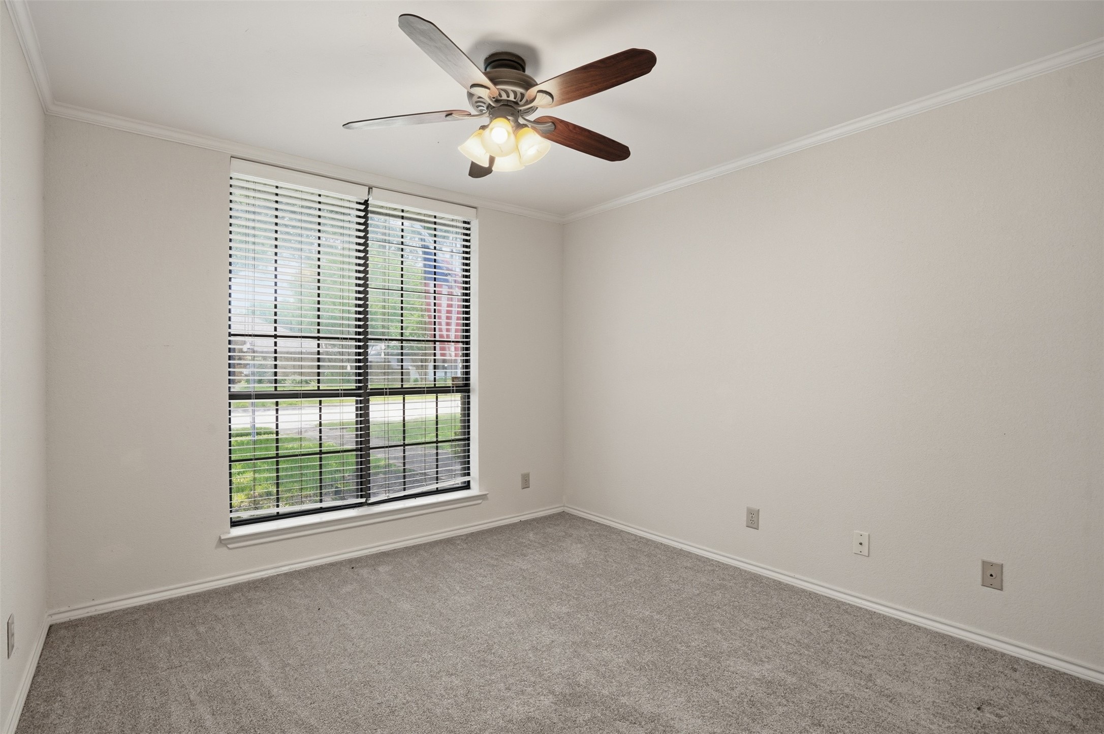834 Meadowglen Circle