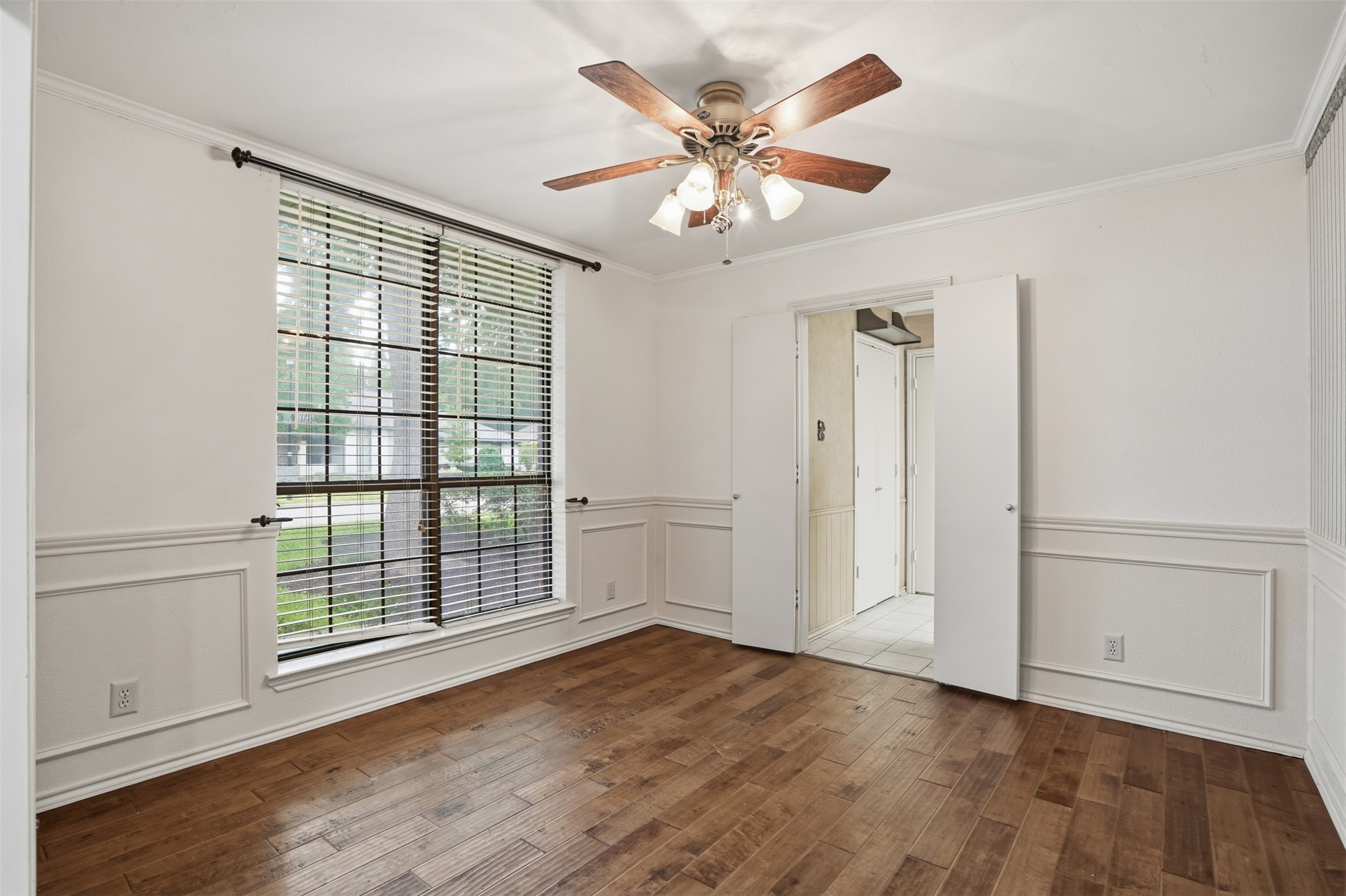 834 Meadowglen Circle