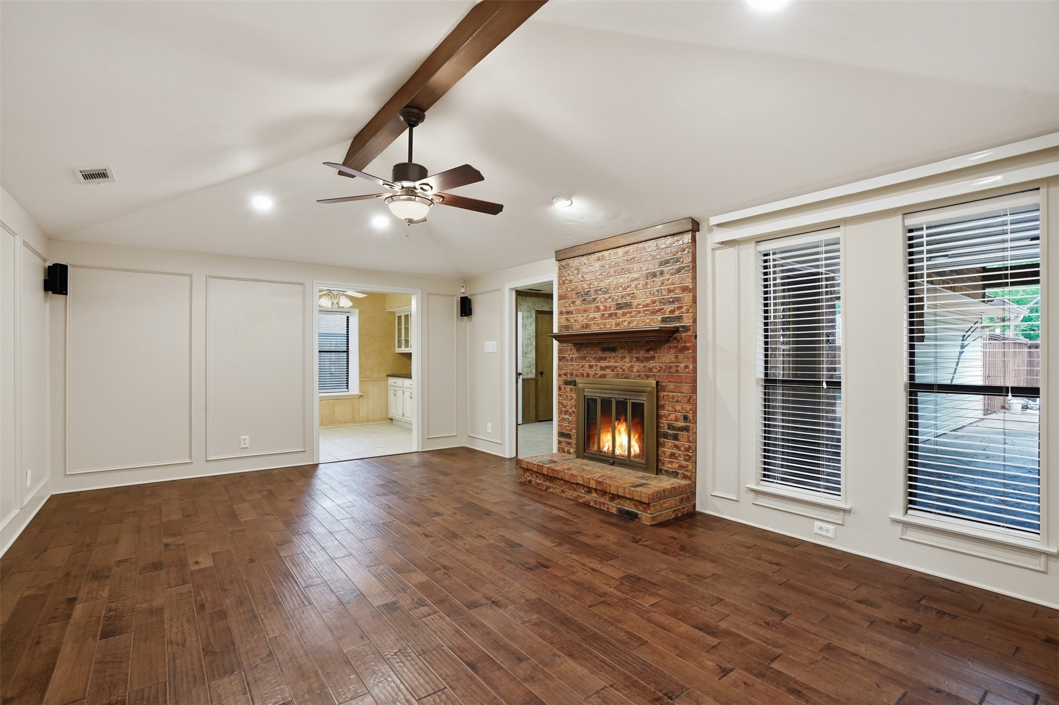 834 Meadowglen Circle