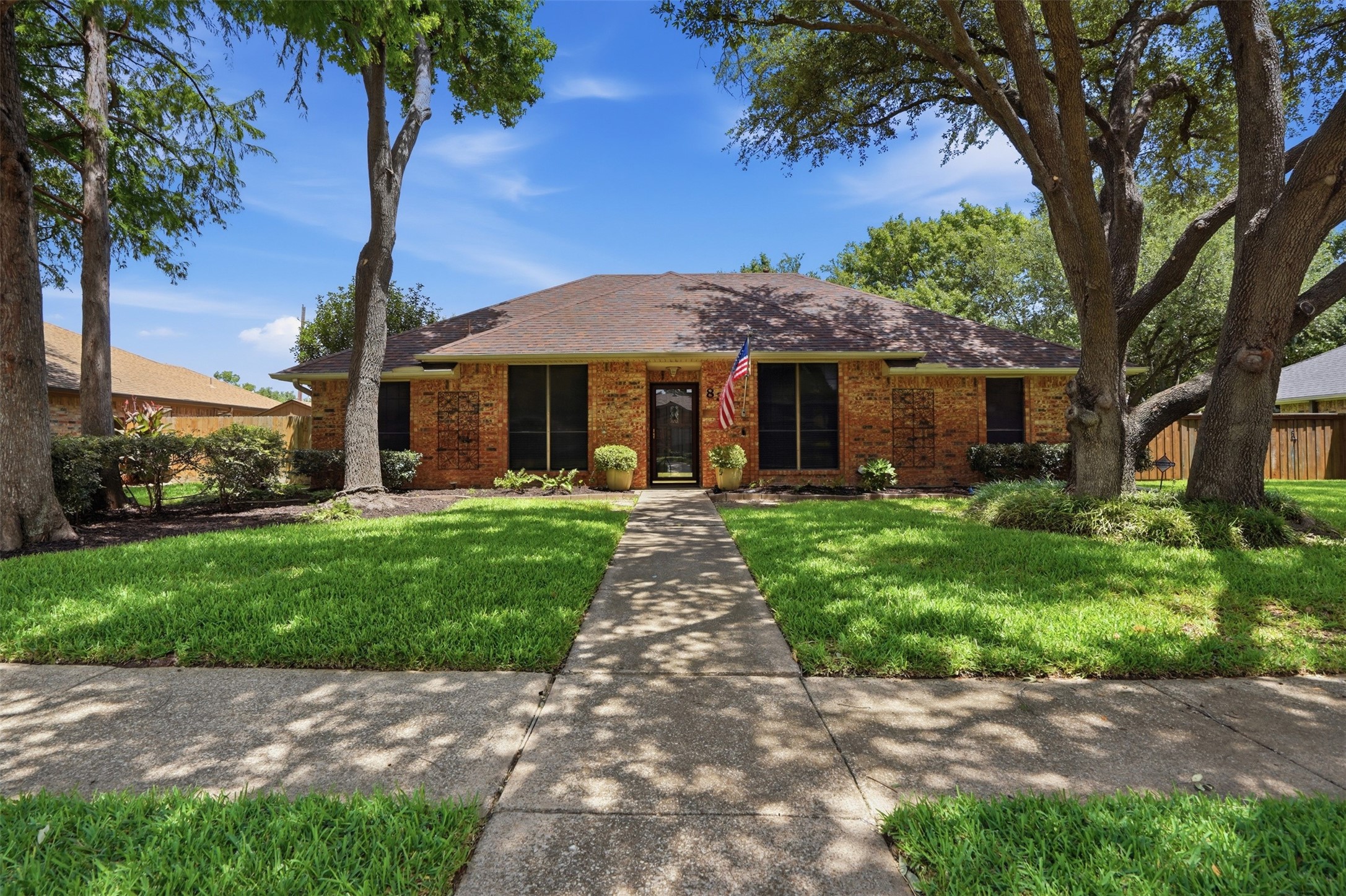 834 Meadowglen Circle