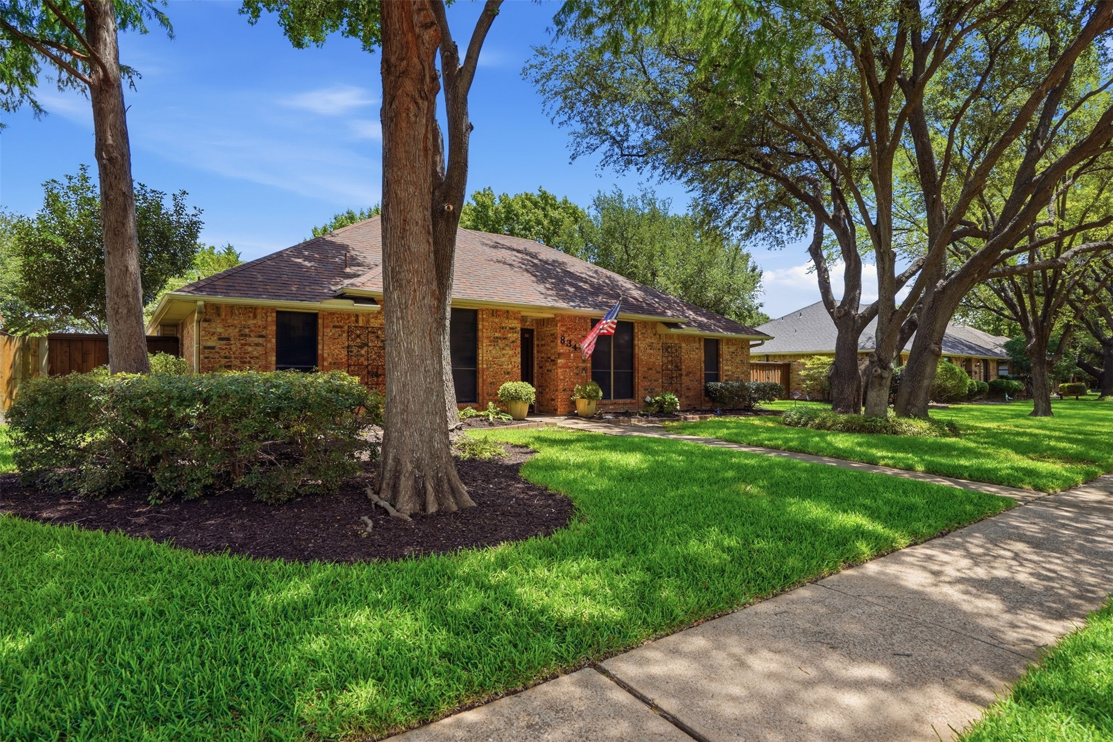 834 Meadowglen Circle