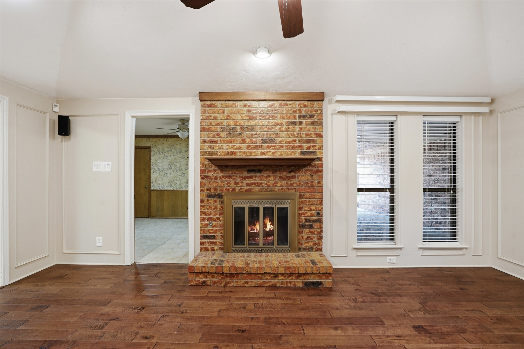 834 Meadowglen Circle