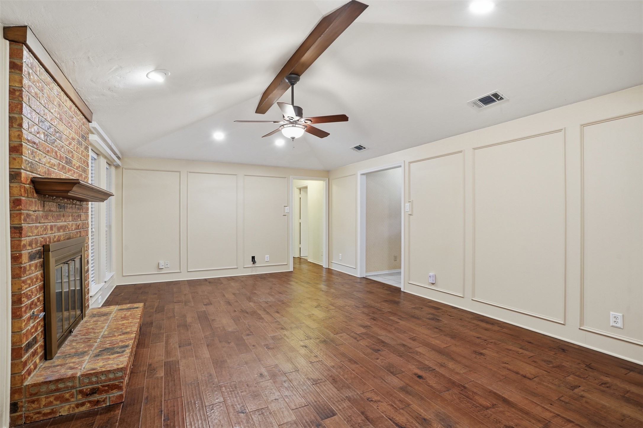 834 Meadowglen Circle