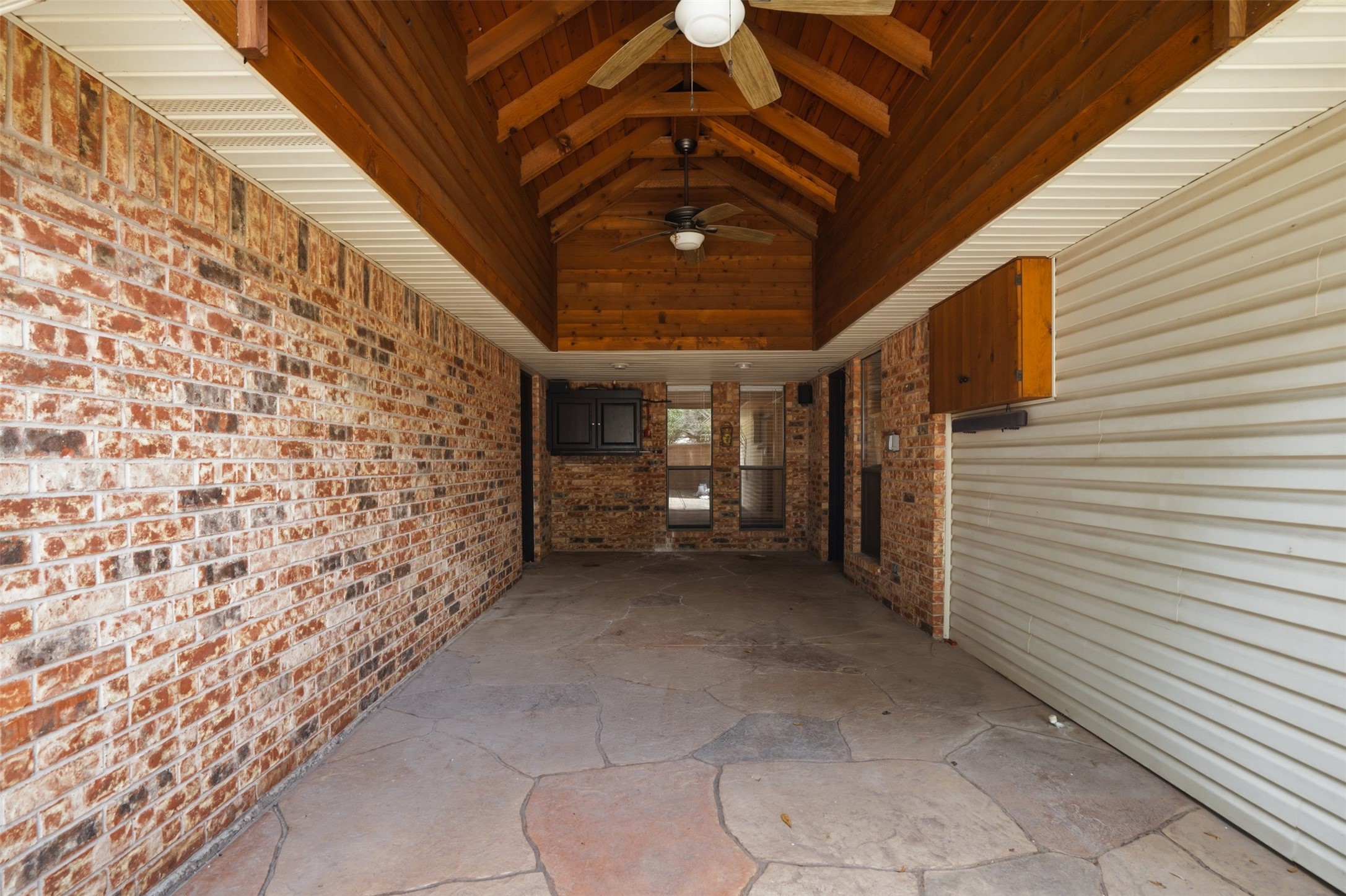 834 Meadowglen Circle