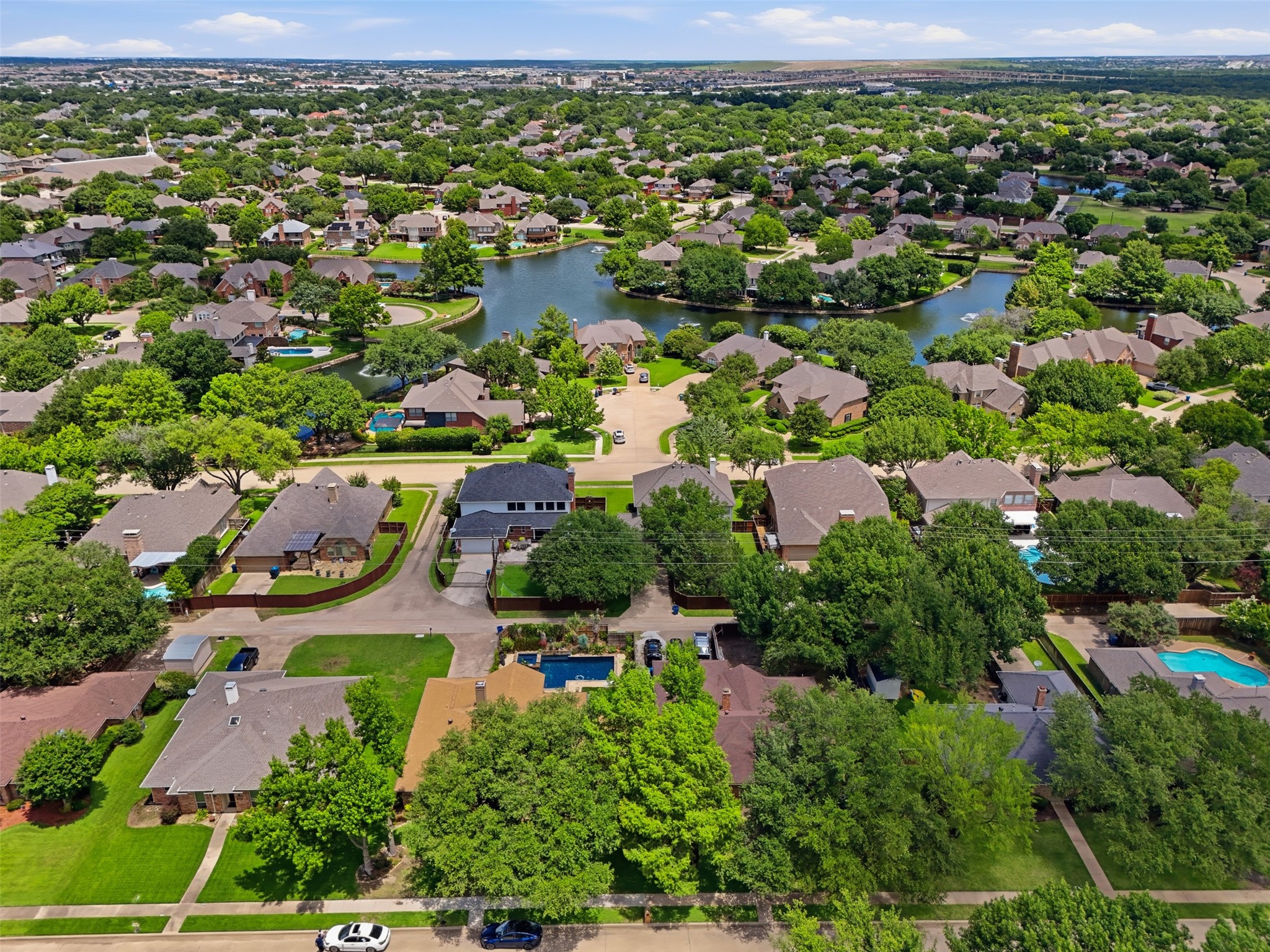 834 Meadowglen Circle