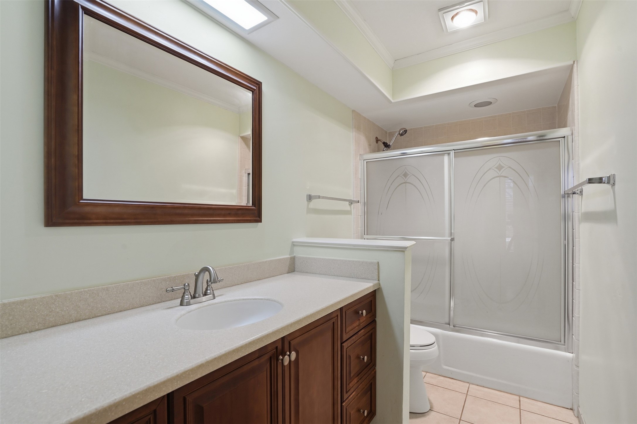 834 Meadowglen Circle