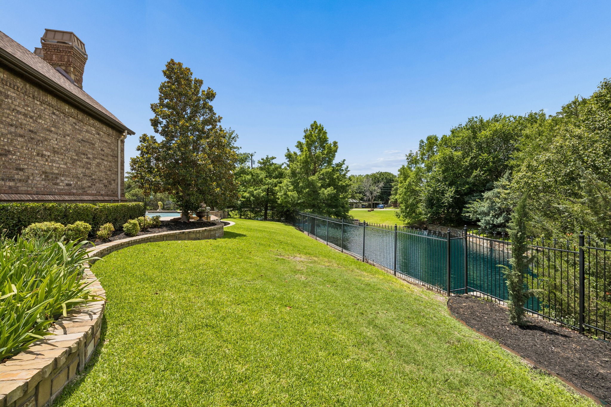 5804 Chalford Common