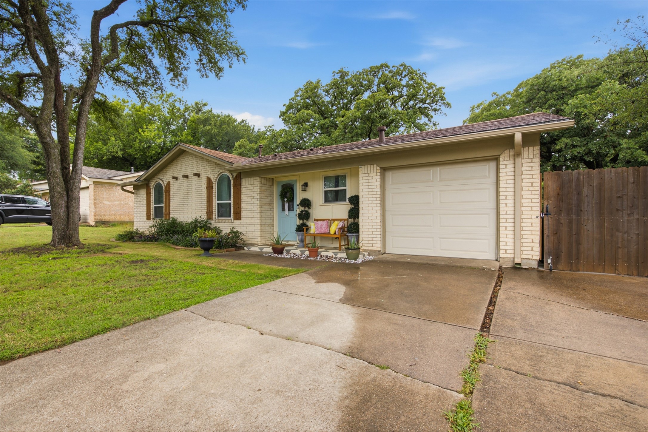 7121 Crabtree Lane