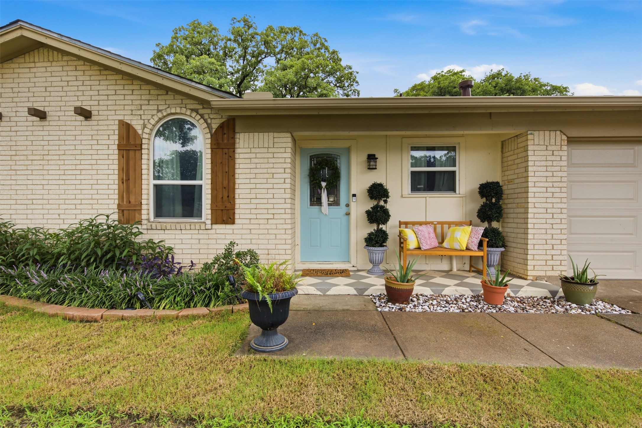 7121 Crabtree Lane