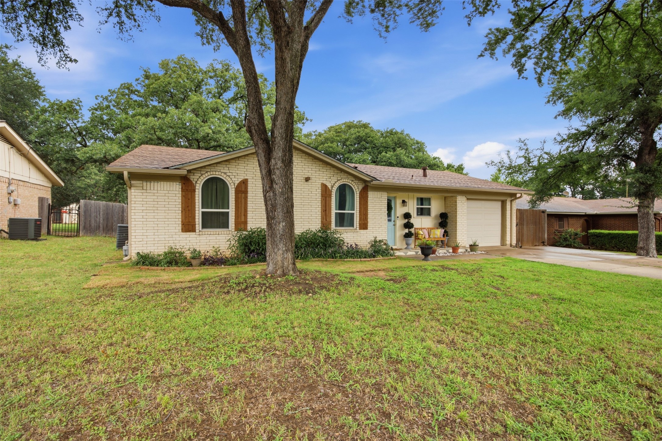 7121 Crabtree Lane