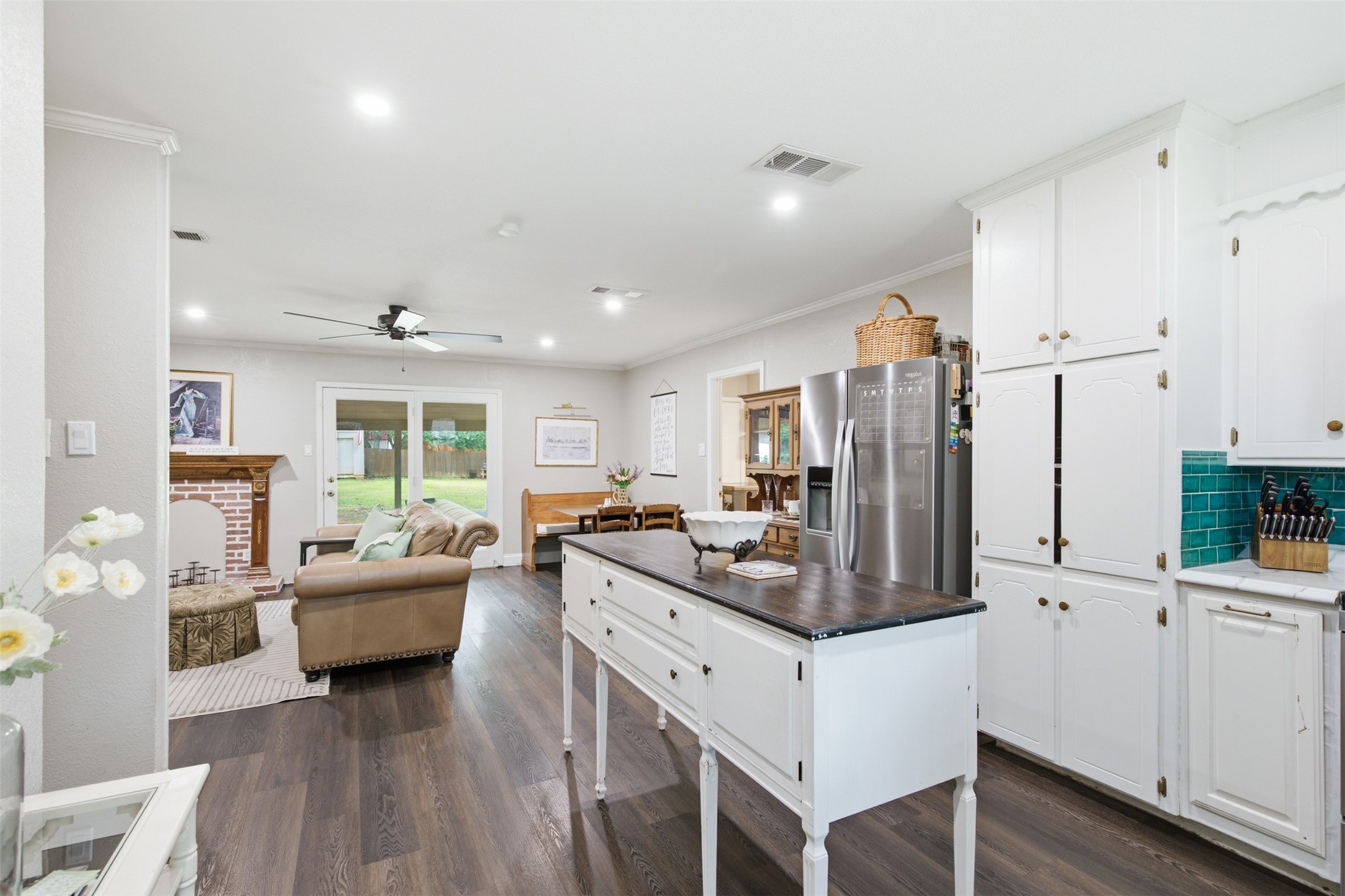 7121 Crabtree Lane