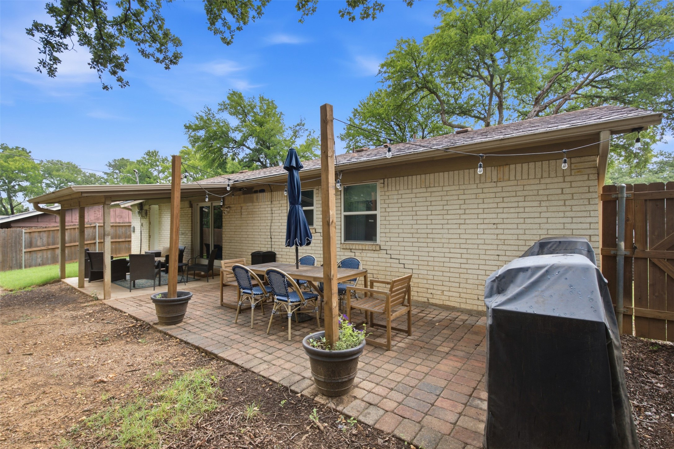 7121 Crabtree Lane