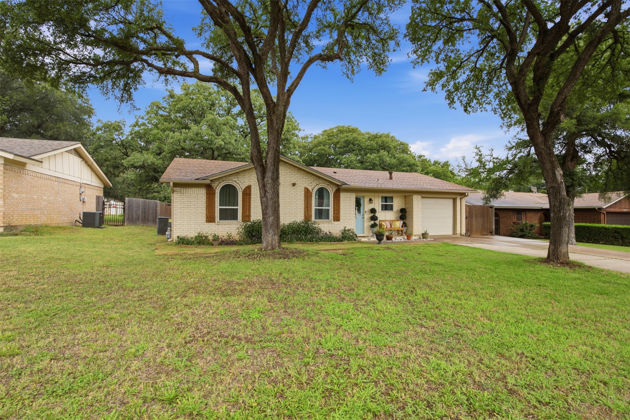 7121 Crabtree Lane