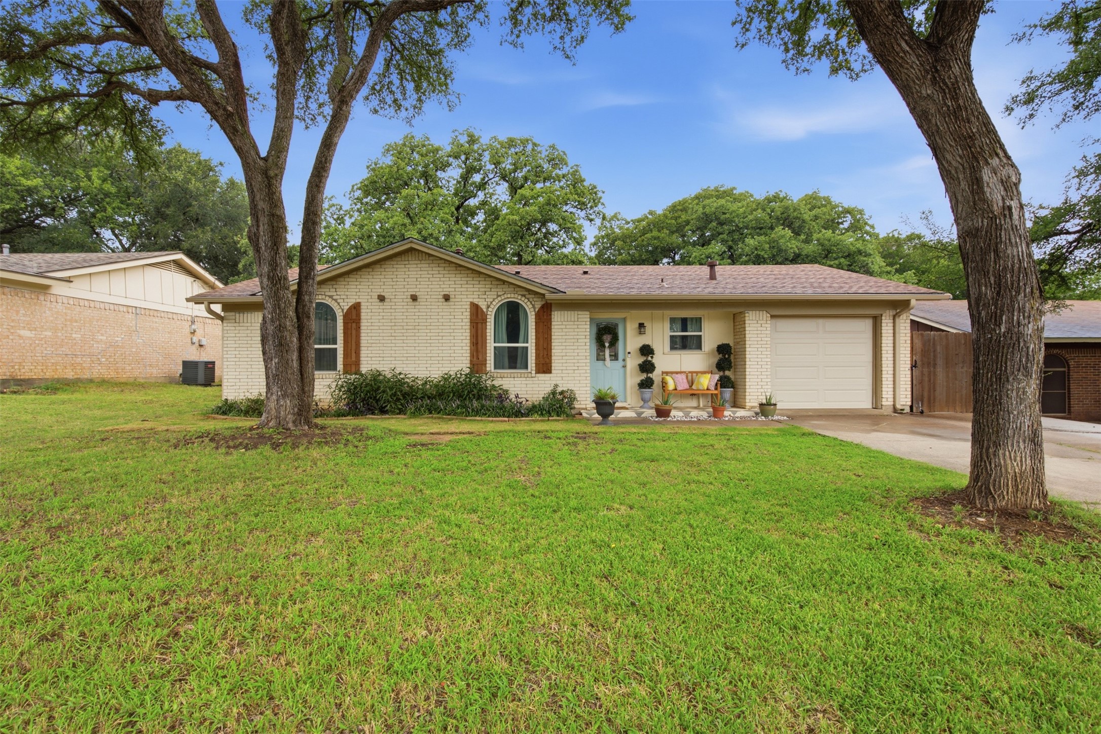 7121 Crabtree Lane