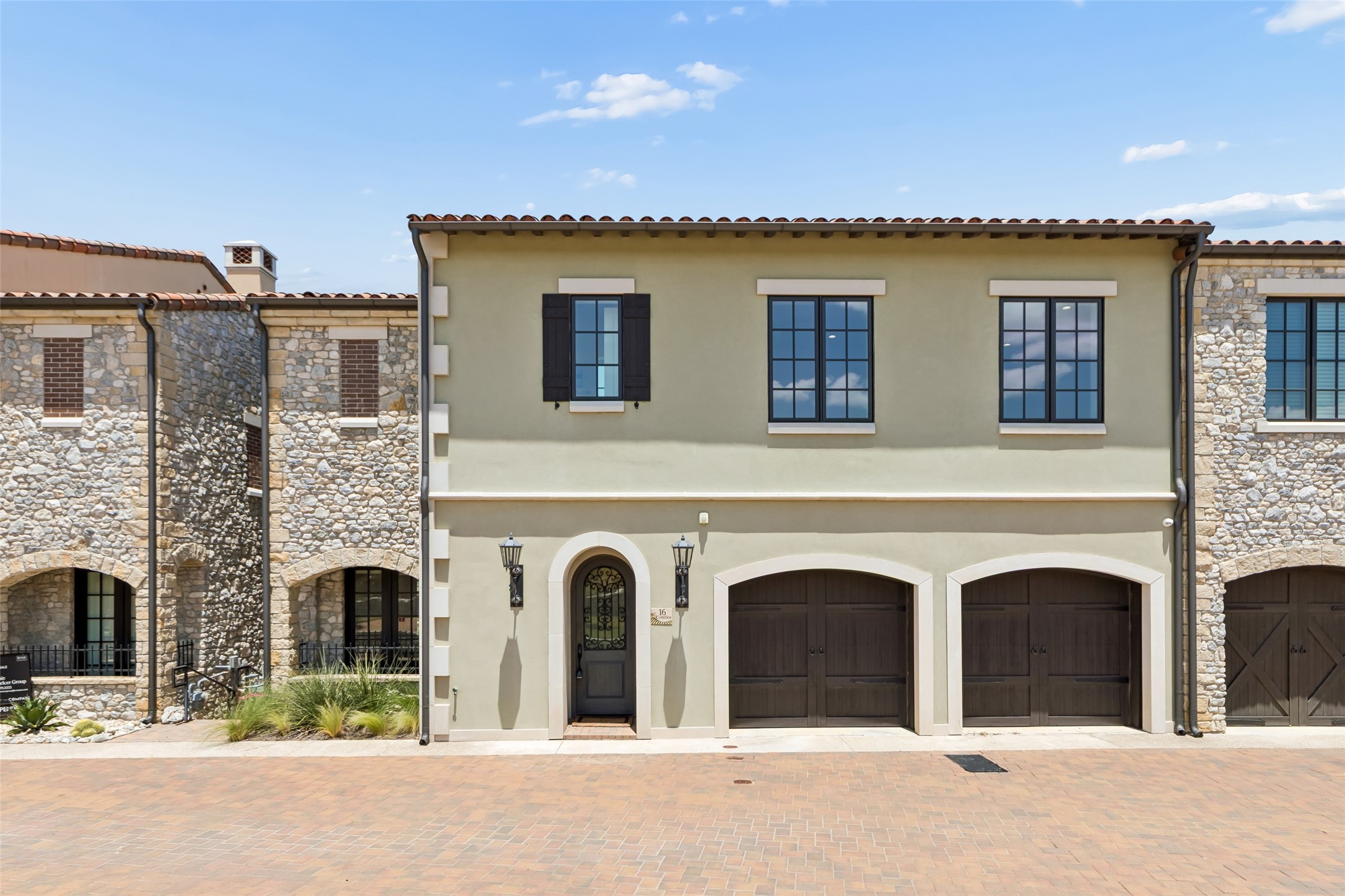 16 Comillas Drive