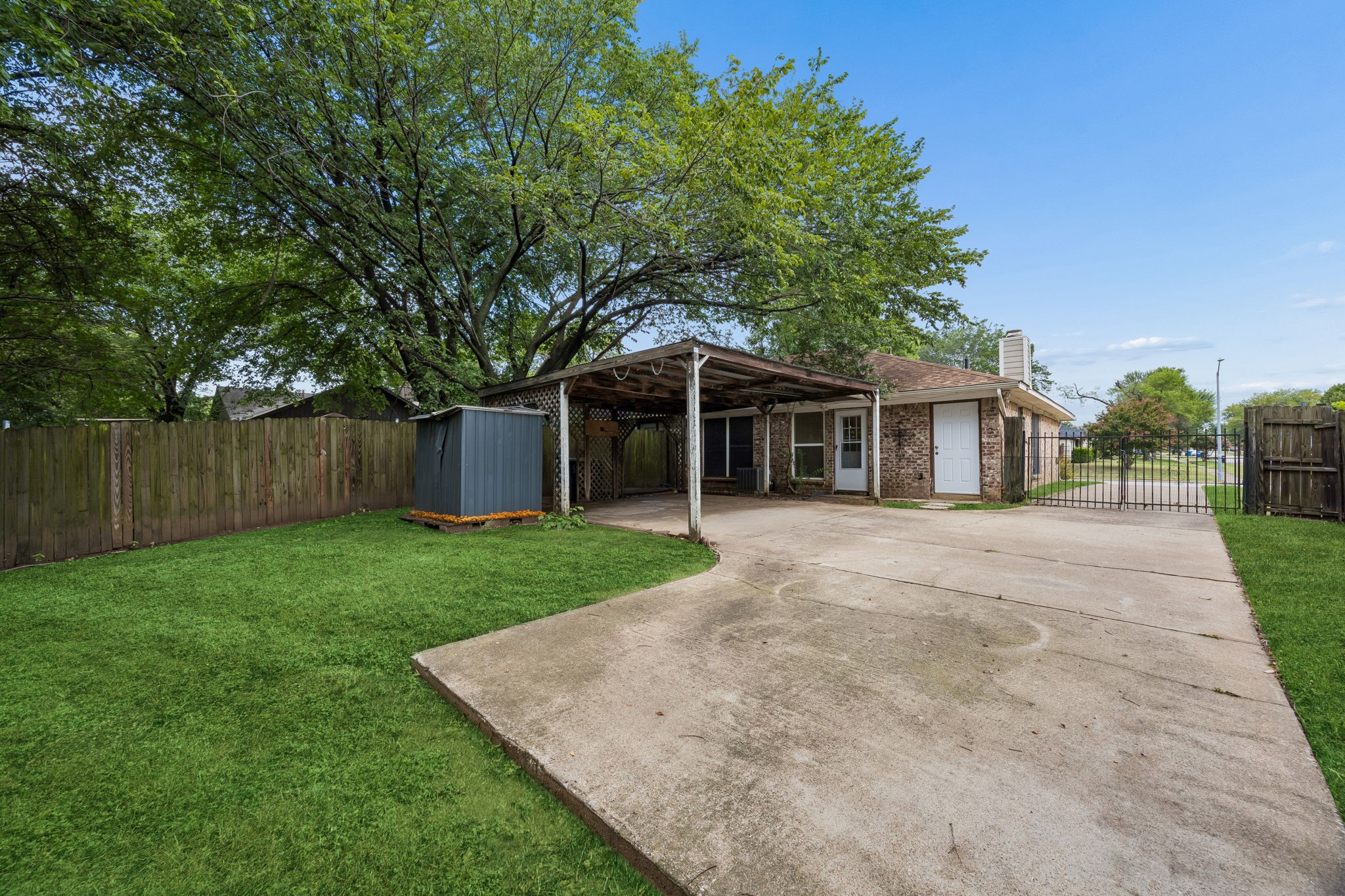 118 E Denton Drive