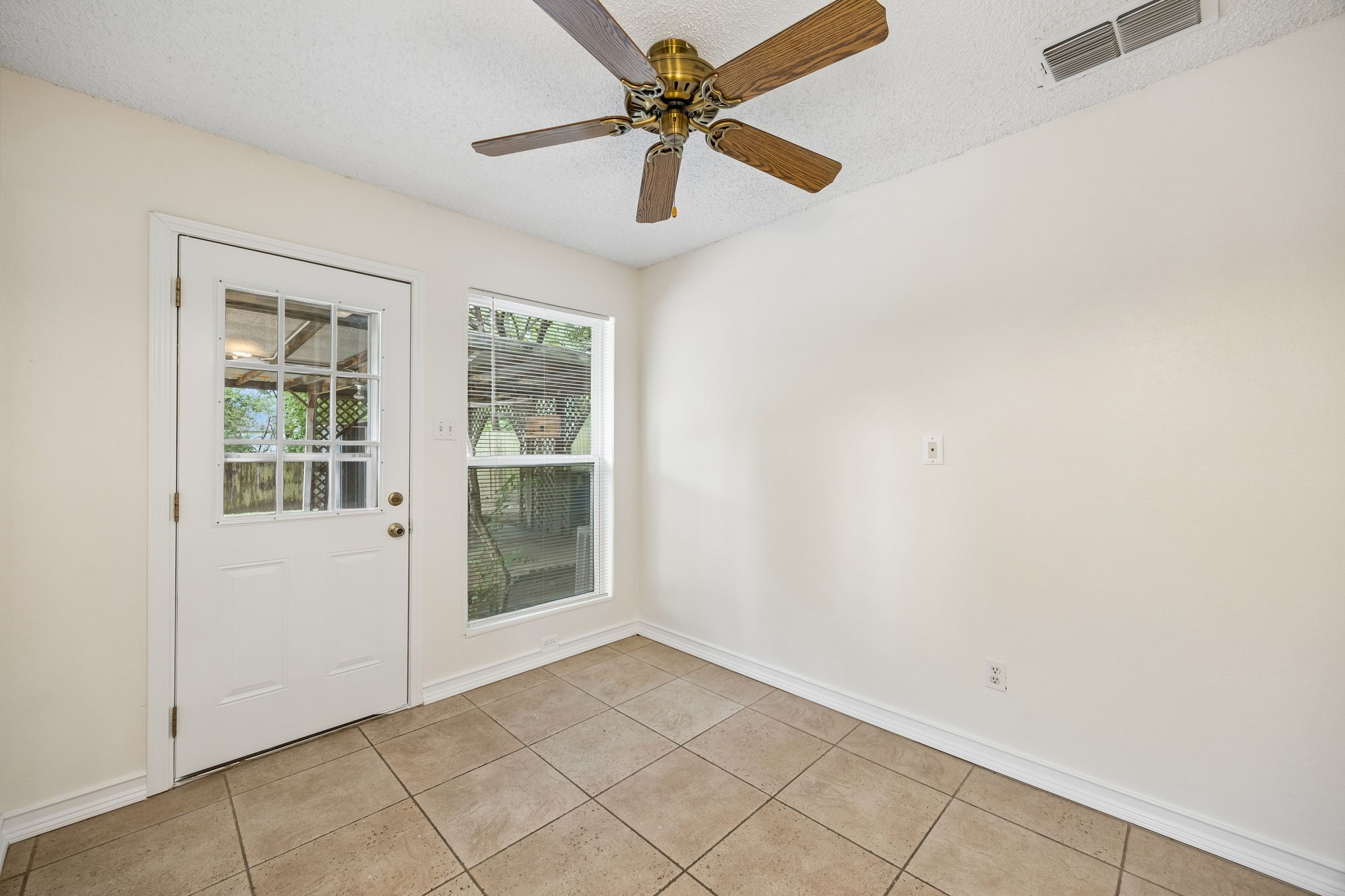 118 E Denton Drive