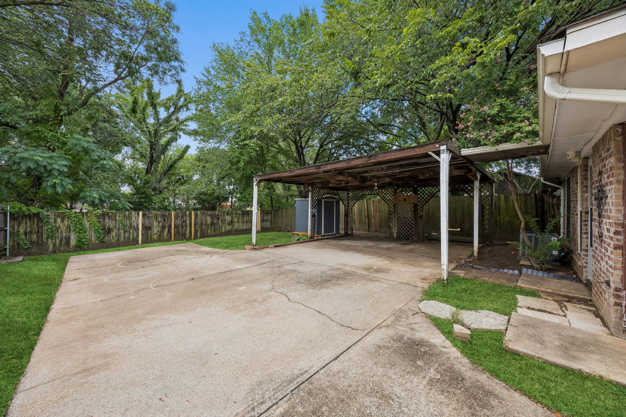 118 E Denton Drive