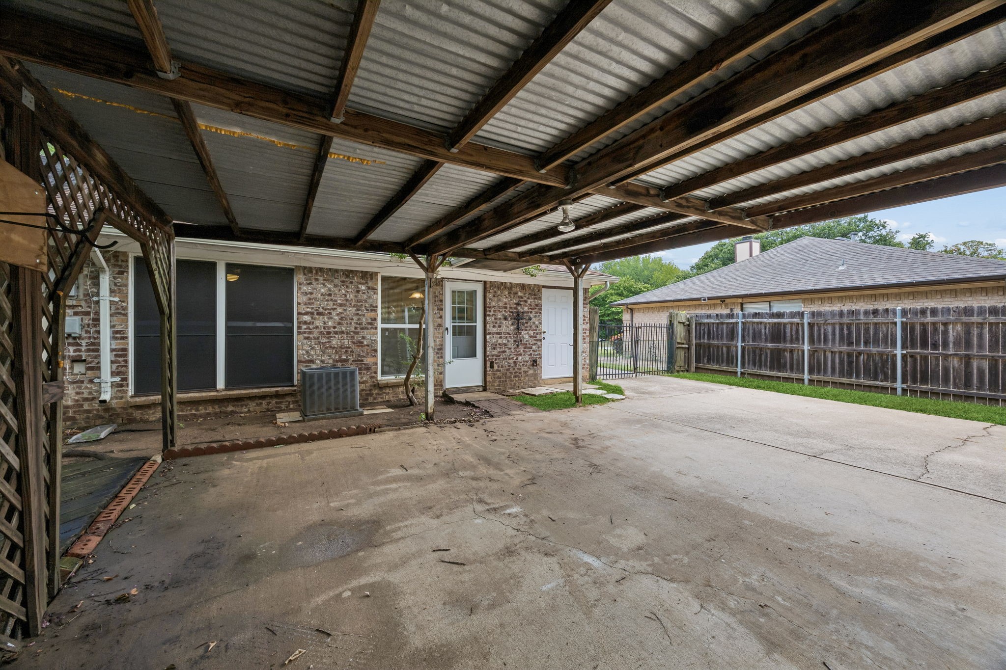 118 E Denton Drive