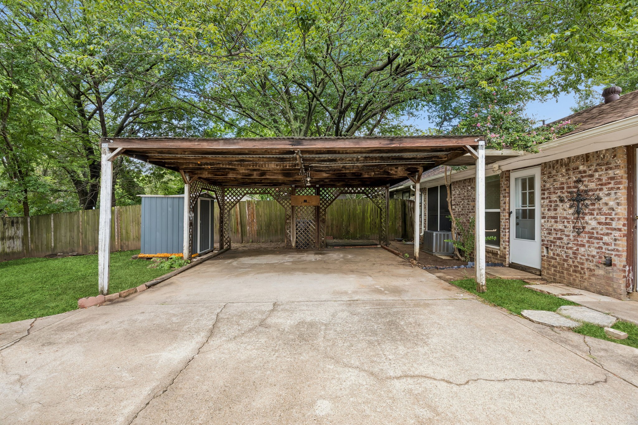 118 E Denton Drive