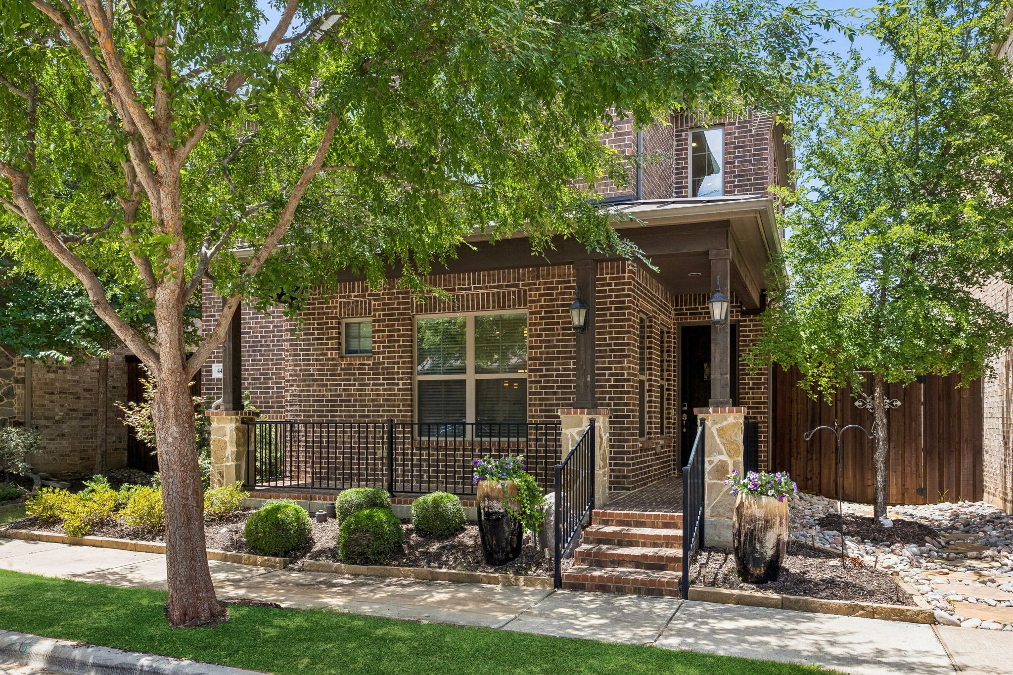 4421 Broadway Avenue