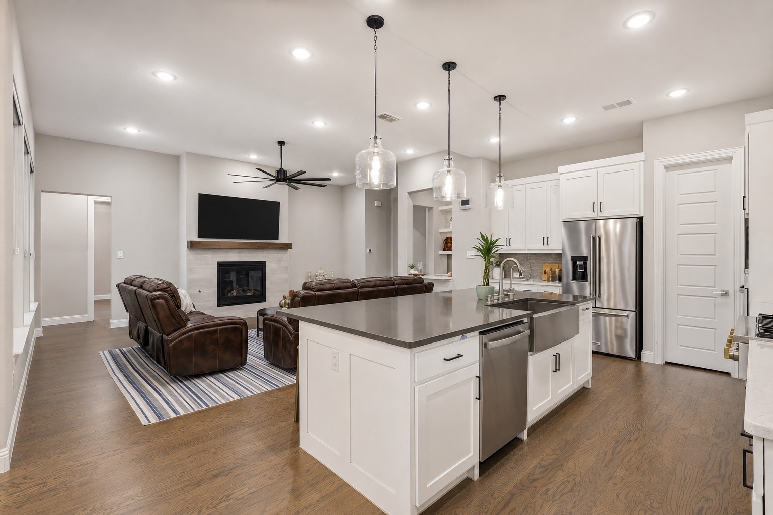 3123 Warwick Trail
