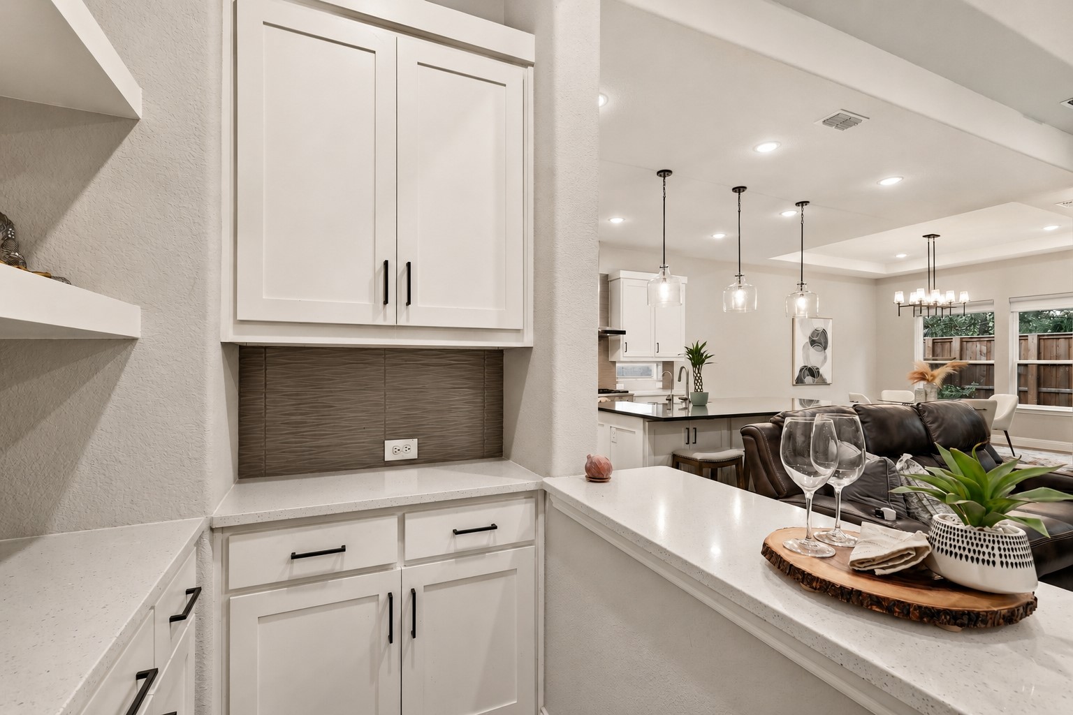 3123 Warwick Trail