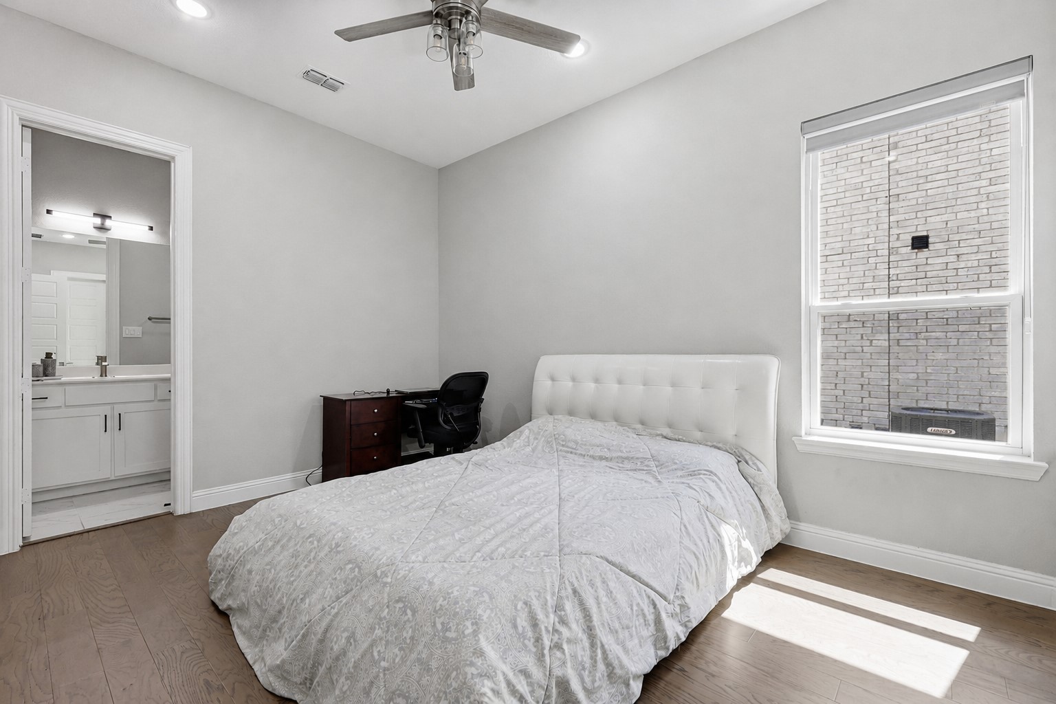 3123 Warwick Trail